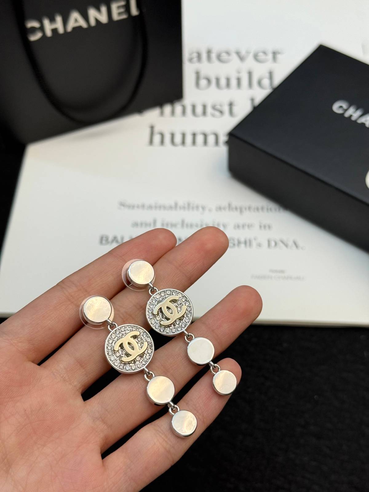 CHANEL シャネル レディース ピアス CCロゴ ダブルC チェーンモチーフ ブランドピアス 上品なアクセサリー シルバー - 画像 6