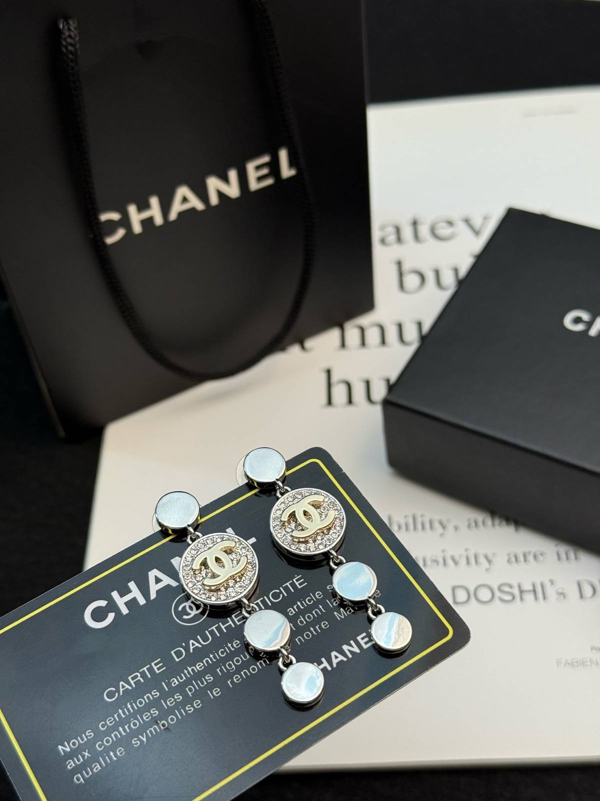 CHANEL シャネル レディース ピアス CCロゴ ダブルC チェーンモチーフ ブランドピアス 上品なアクセサリー シルバー - 画像 7