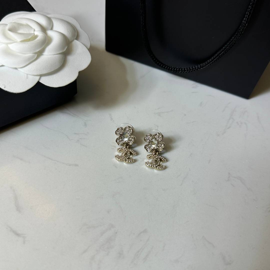 CHANEL シャネル レディース ピアス CCロゴ フラワー ロゴピアス 上品なアクセサリー ゴールド - 画像 2