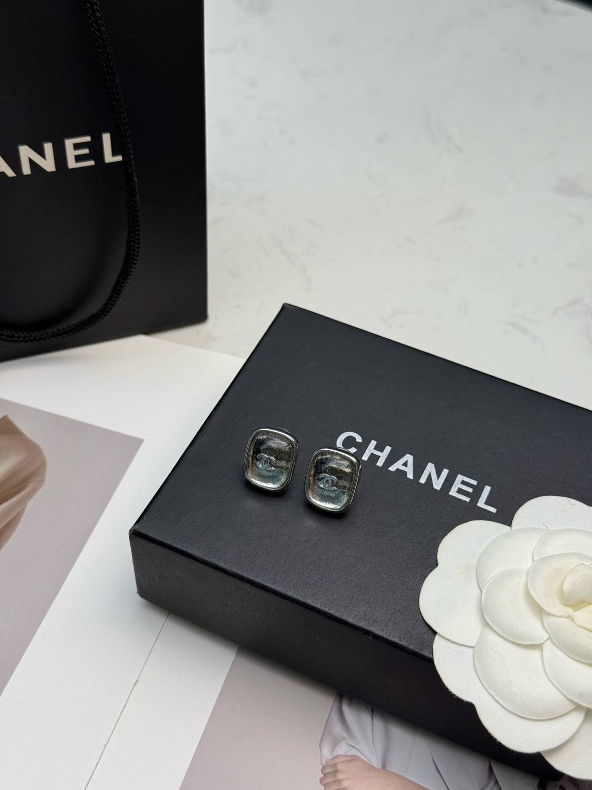CHANEL シャネル レディース ピアス CCロゴ ブランドピアス 上品なアクセサリー シルバー - 画像 4