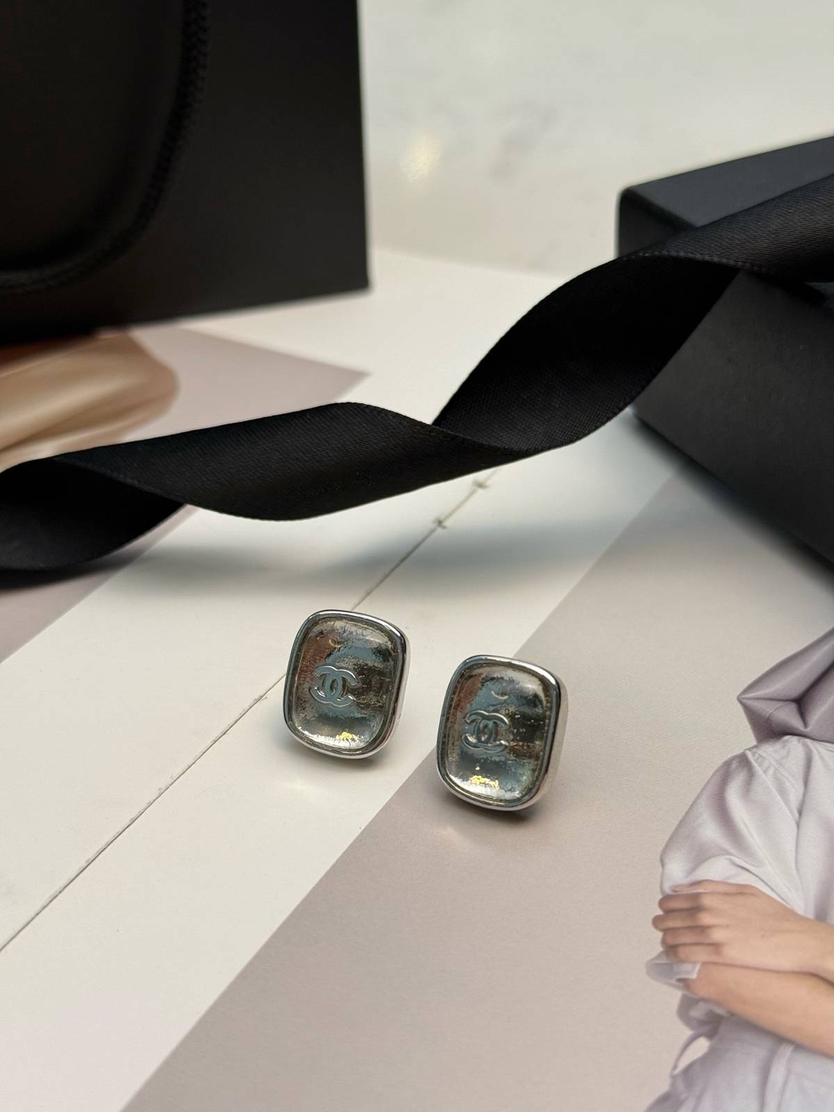 CHANEL シャネル レディース ピアス CCロゴ ブランドピアス 上品なアクセサリー シルバー - 画像 6