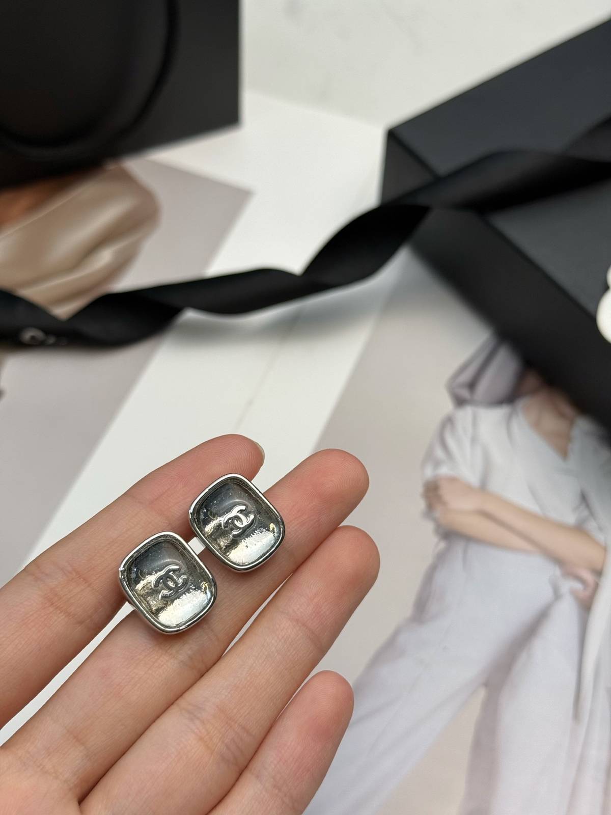 CHANEL シャネル レディース ピアス CCロゴ ブランドピアス 上品なアクセサリー シルバー - 画像 8