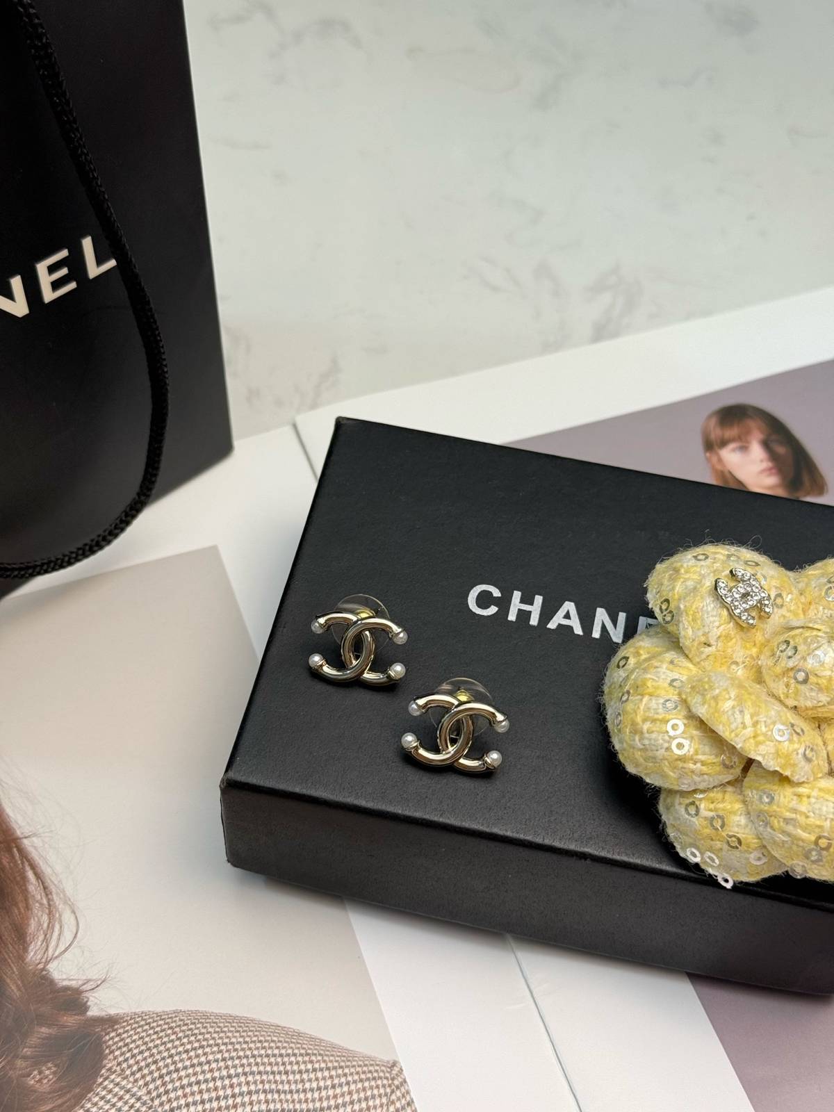 CHANEL シャネル レディース ピアス CCロゴ ロゴプレート ブランドピアス 上品なアクセサリー シルバー - 画像 2