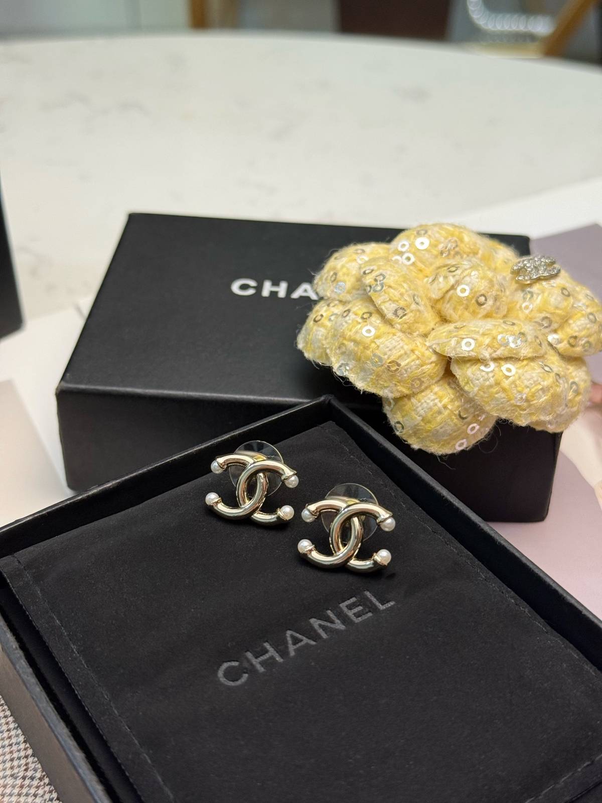 CHANEL シャネル レディース ピアス CCロゴ ロゴプレート ブランドピアス 上品なアクセサリー シルバー - 画像 4