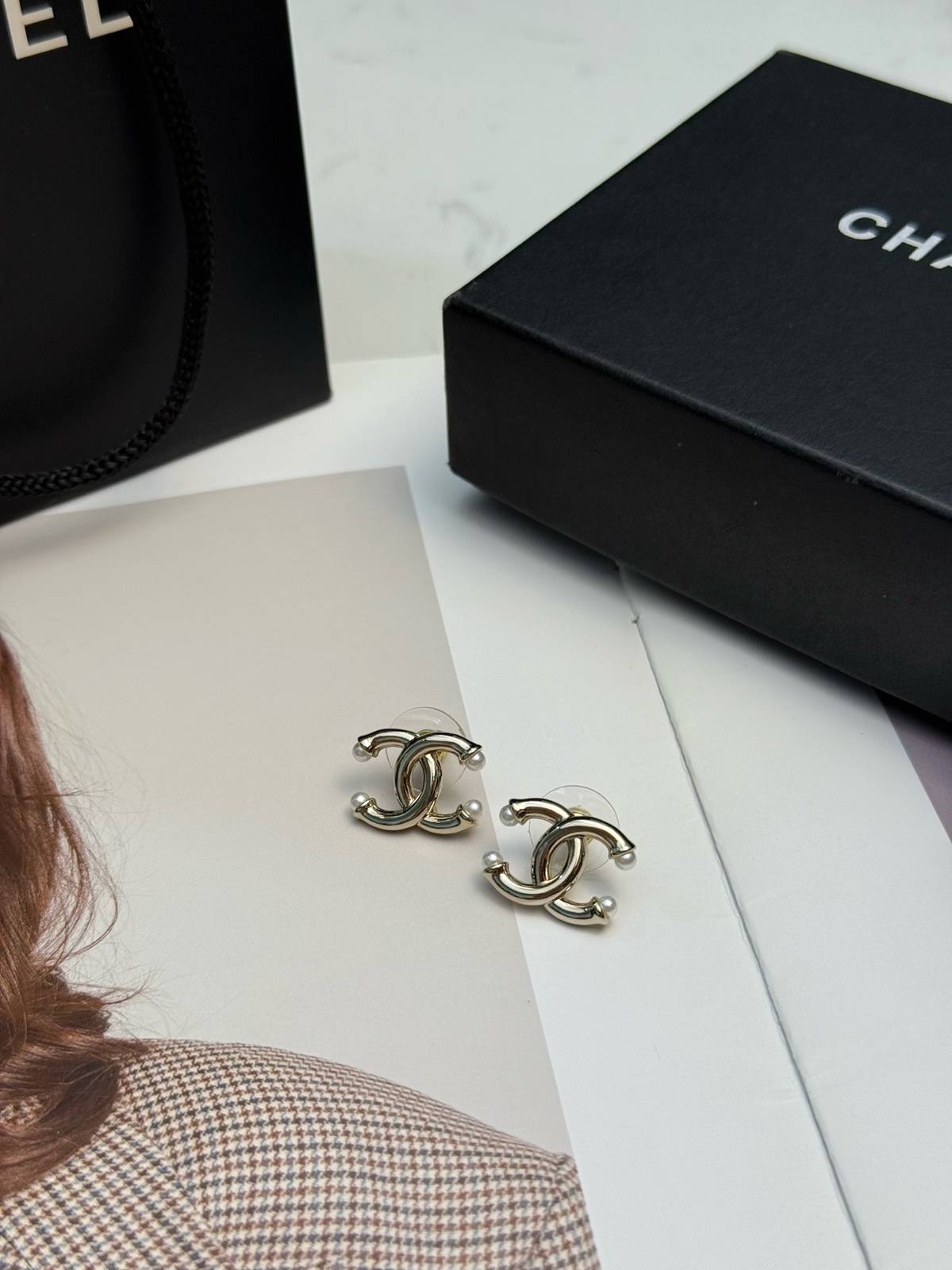 CHANEL シャネル レディース ピアス CCロゴ ロゴプレート ブランドピアス 上品なアクセサリー シルバー - 画像 5
