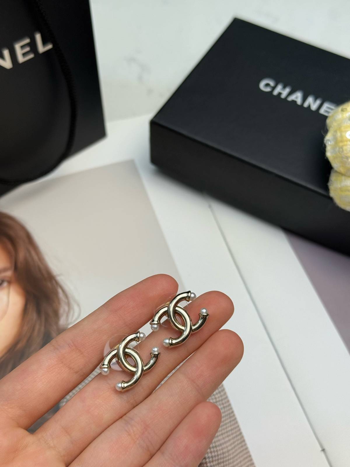 CHANEL シャネル レディース ピアス CCロゴ ロゴプレート ブランドピアス 上品なアクセサリー シルバー - 画像 7
