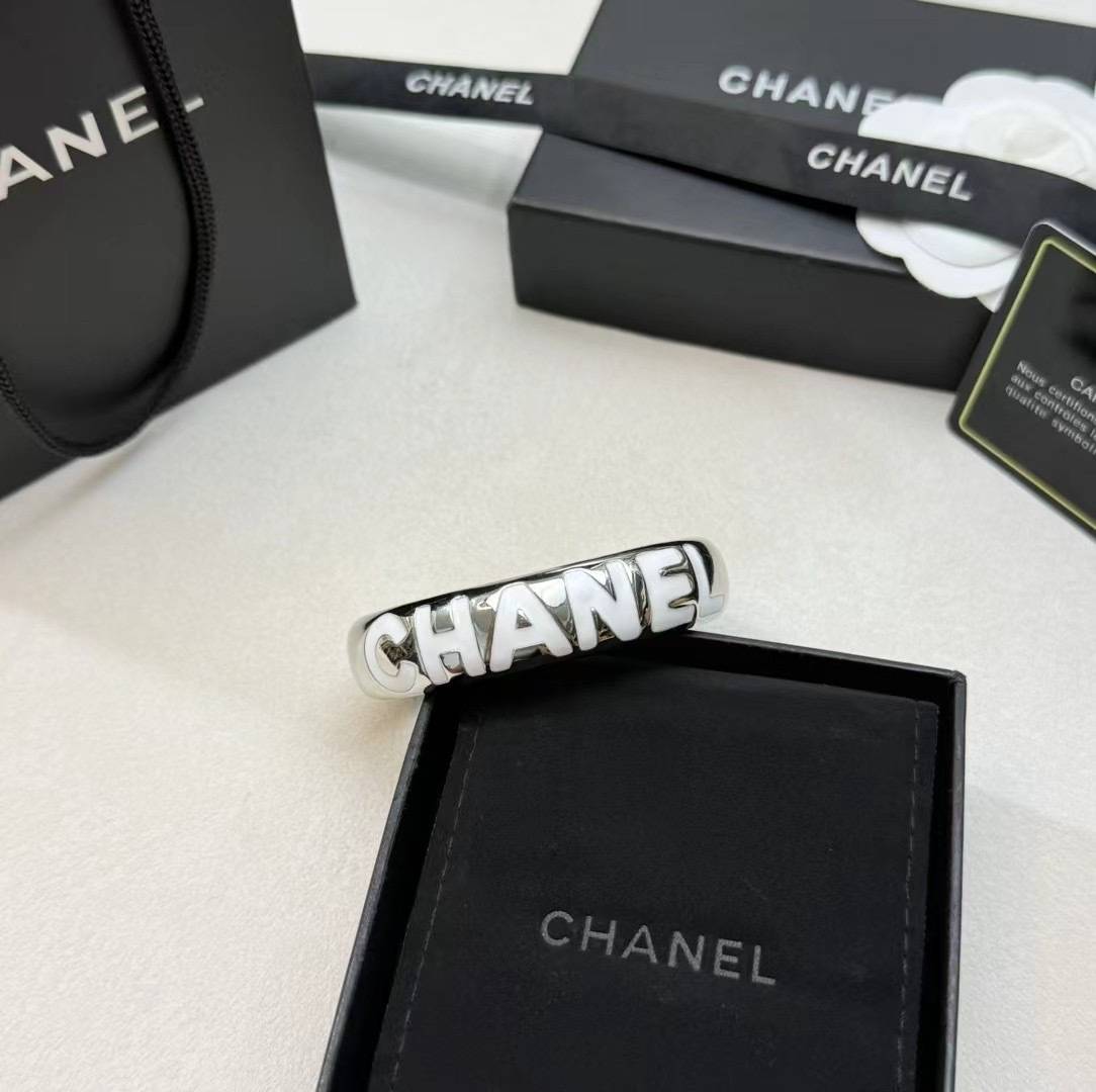 CHANEL シャネル レディース ブレスレット ロゴプレート ブランドブレスレット シルバー - 画像 3