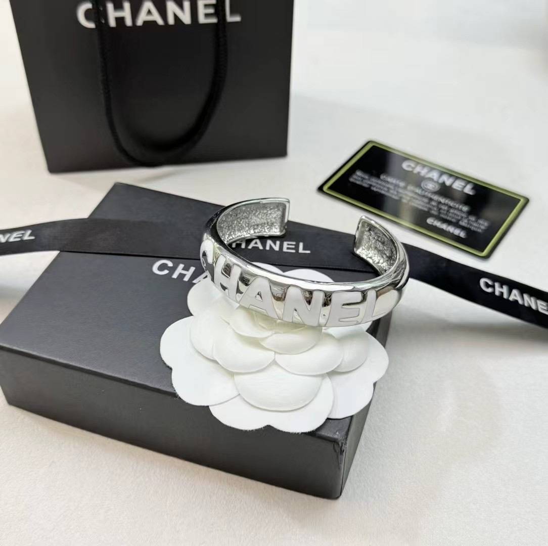 CHANEL シャネル レディース ブレスレット ロゴプレート ブランドブレスレット シルバー - 画像 4