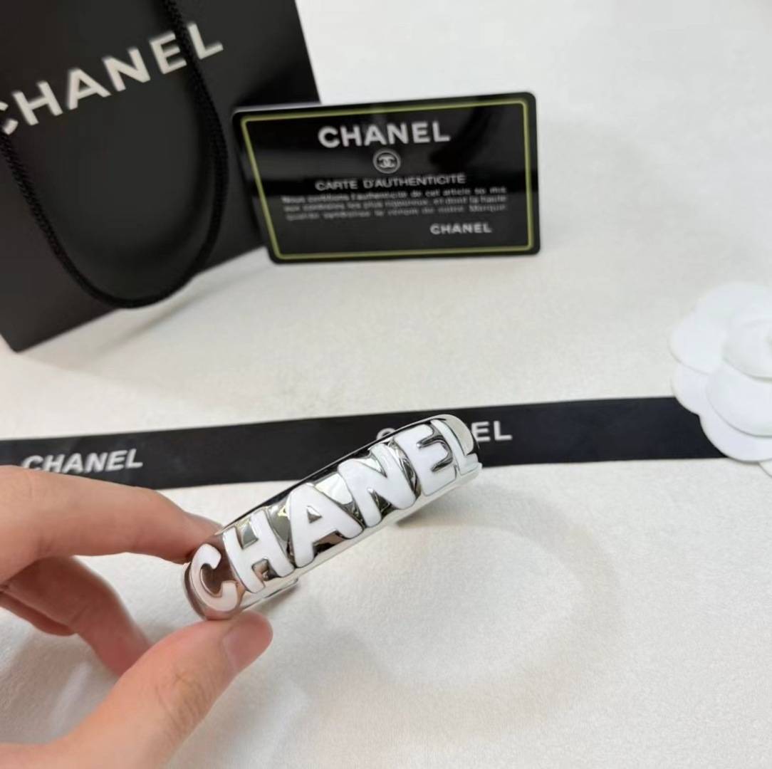 CHANEL シャネル レディース ブレスレット ロゴプレート ブランドブレスレット シルバー - 画像 5