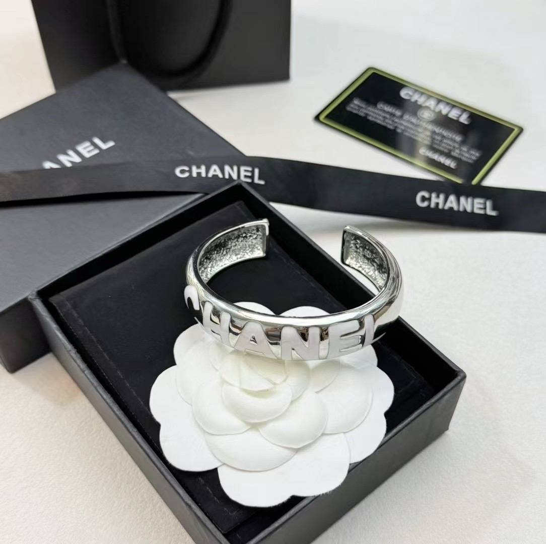CHANEL シャネル レディース ブレスレット ロゴプレート ブランドブレスレット シルバー - 画像 8