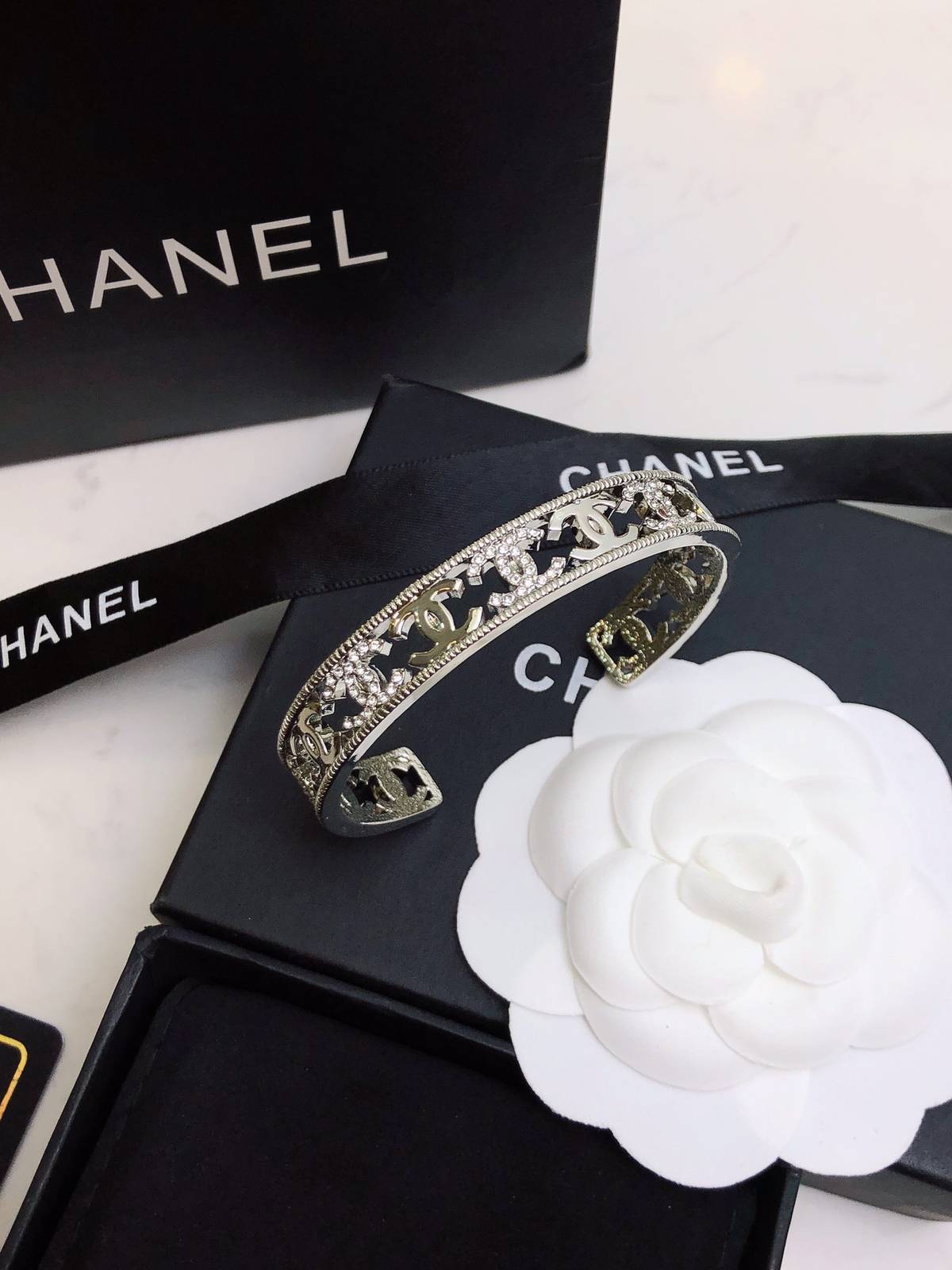 CHANEL シャネル レディース ブレスレット CCロゴ チェーンモチーフ ブランドブレスレット 上品なアクセサリー