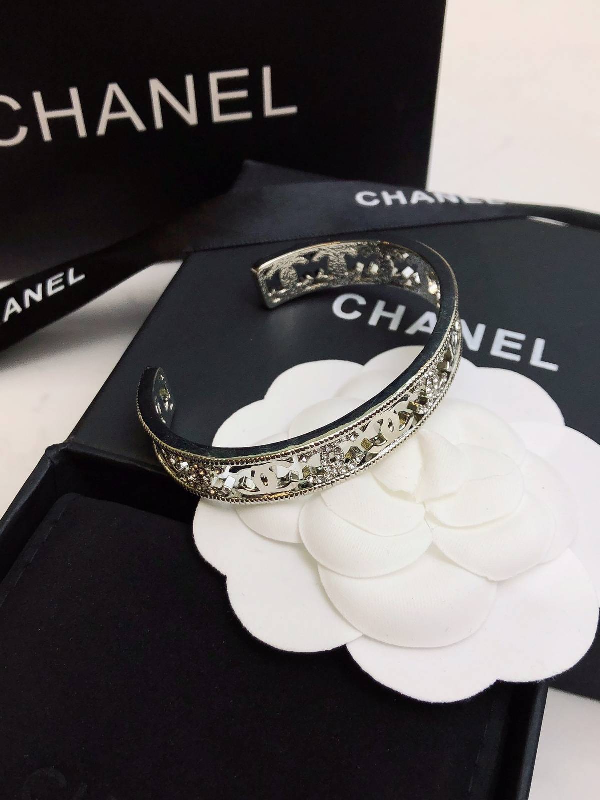 CHANEL シャネル レディース ブレスレット CCロゴ チェーンモチーフ ブランドブレスレット 上品なアクセサリー - 画像 2