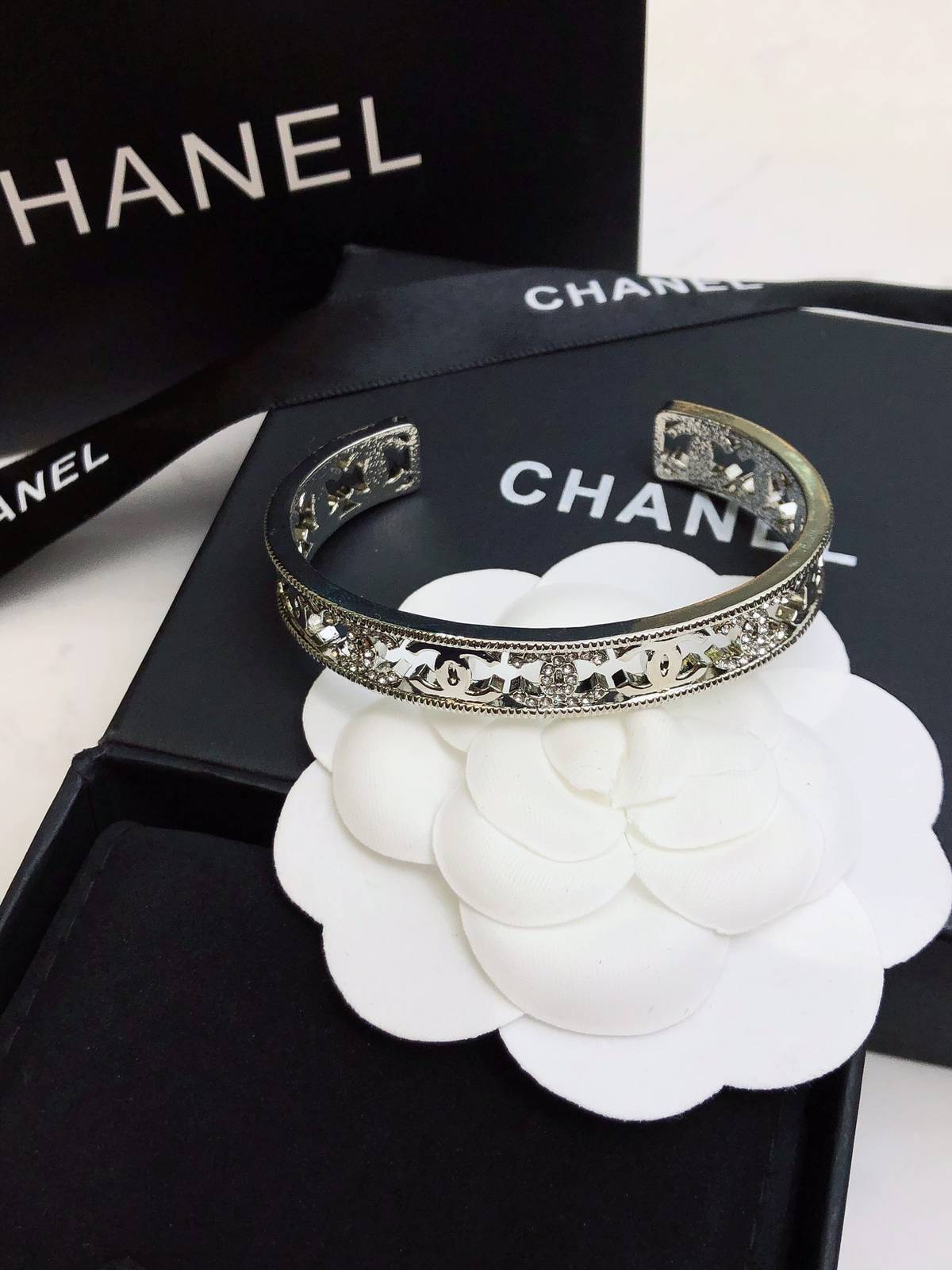 CHANEL シャネル レディース ブレスレット CCロゴ チェーンモチーフ ブランドブレスレット 上品なアクセサリー - 画像 3