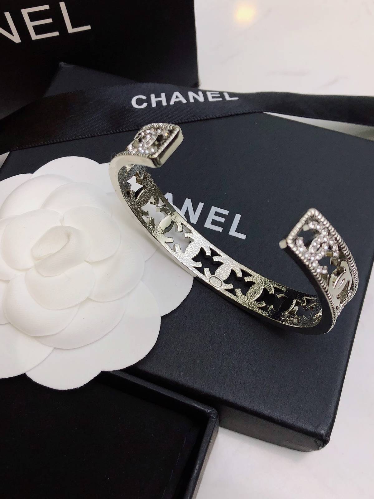 CHANEL シャネル レディース ブレスレット CCロゴ チェーンモチーフ ブランドブレスレット 上品なアクセサリー - 画像 4