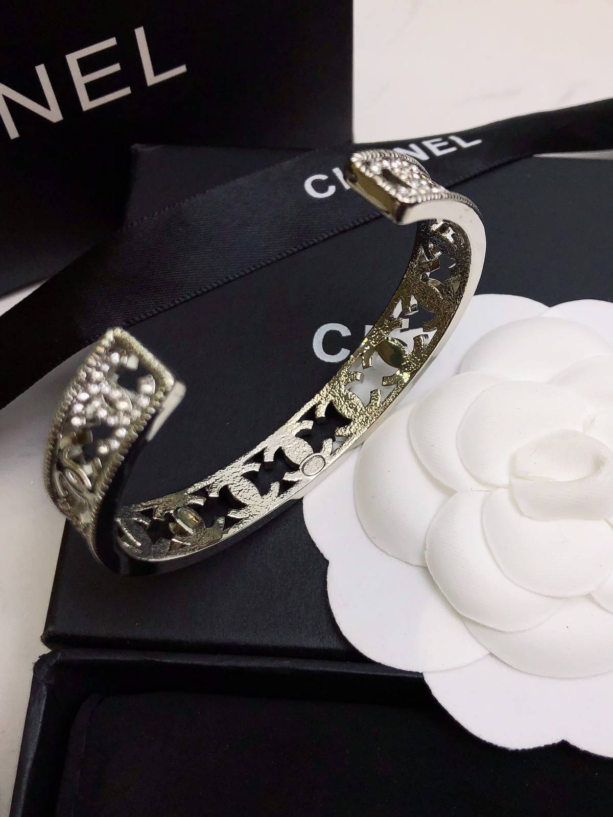 CHANEL シャネル レディース ブレスレット CCロゴ チェーンモチーフ ブランドブレスレット 上品なアクセサリー - 画像 8