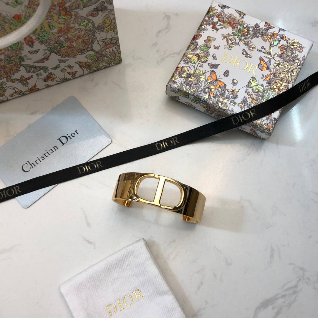 CHANEL シャネル レディース ブレスレット ロゴプレート ブランドブレスレット ゴールド
