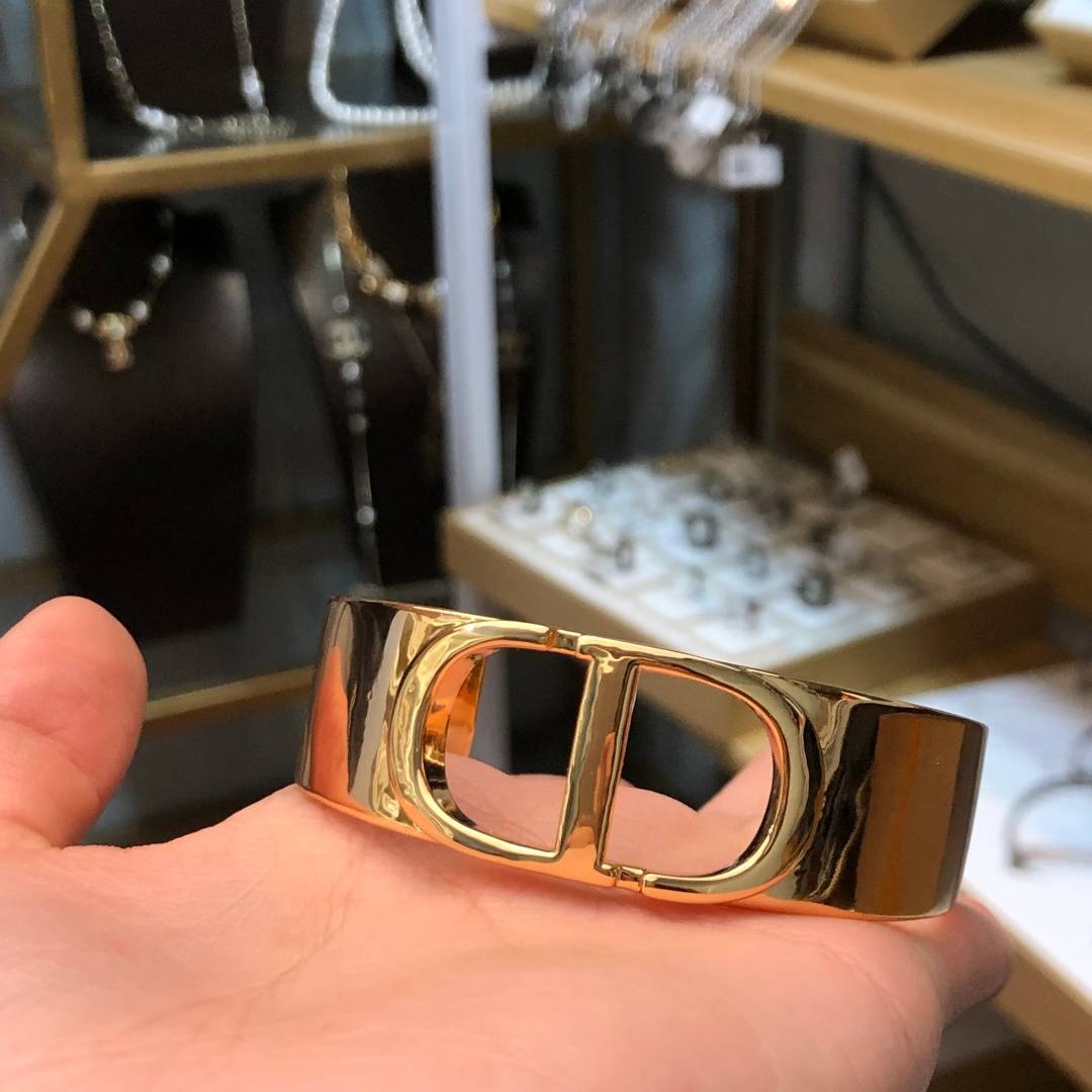 CHANEL シャネル レディース ブレスレット ロゴプレート ブランドブレスレット ゴールド - 画像 3