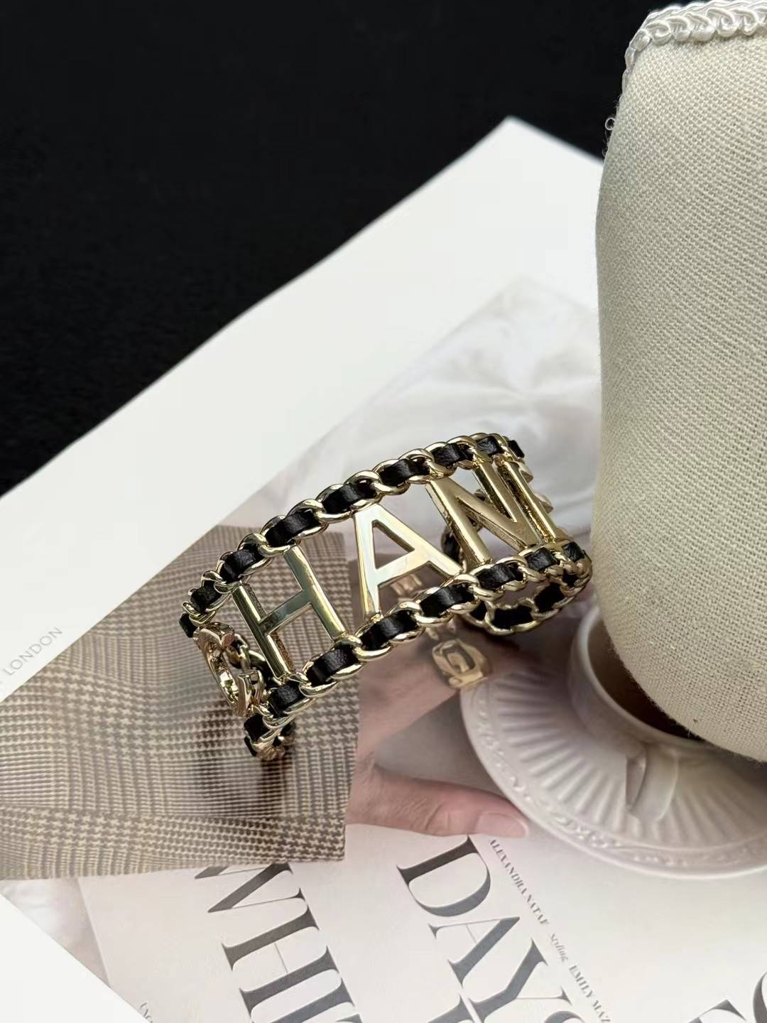 CHANEL シャネル レディース ブレスレット ロゴプレート ブランドブレスレット ゴールド
