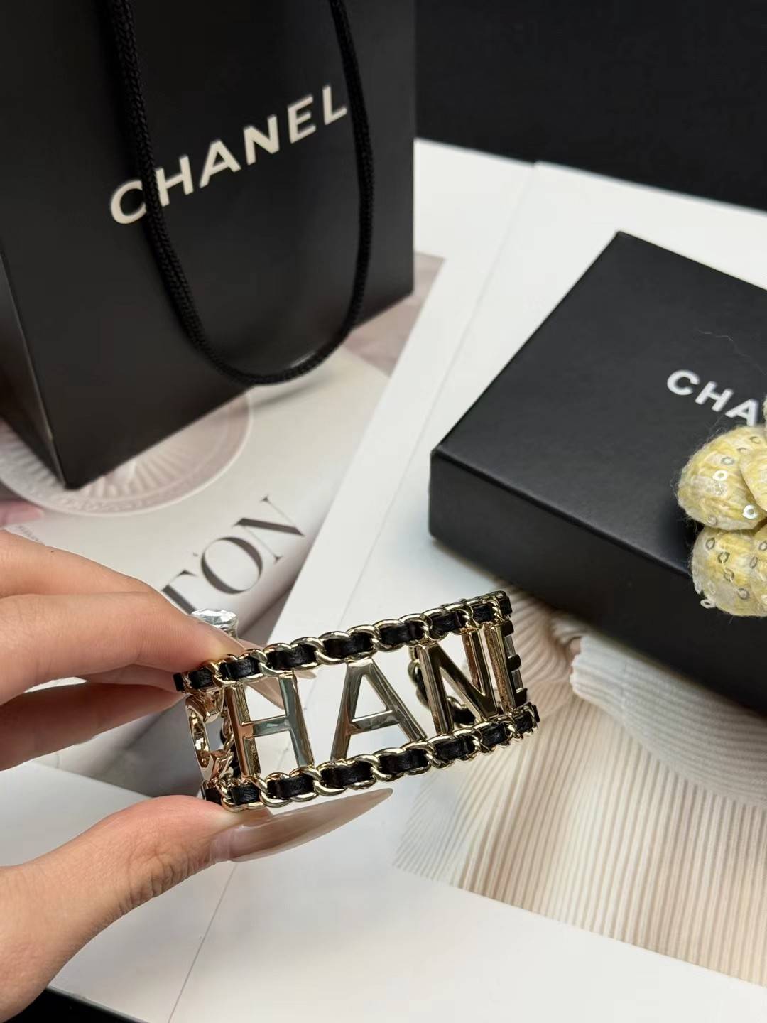 CHANEL シャネル レディース ブレスレット ロゴプレート ブランドブレスレット ゴールド - 画像 3