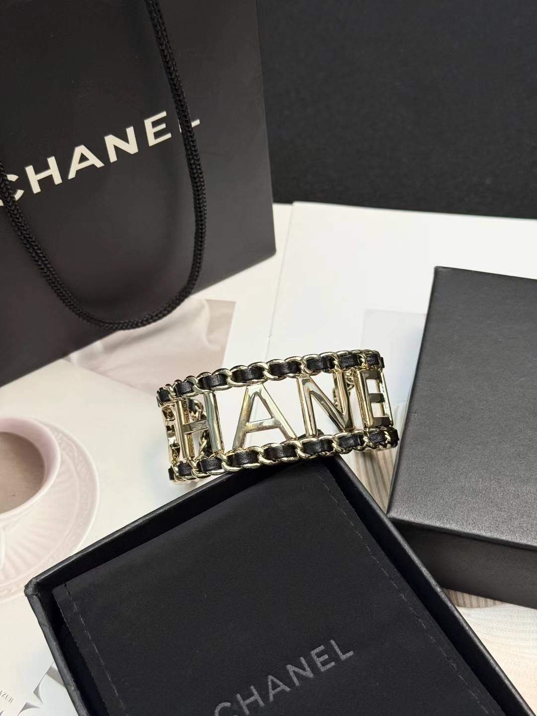 CHANEL シャネル レディース ブレスレット ロゴプレート ブランドブレスレット ゴールド - 画像 5