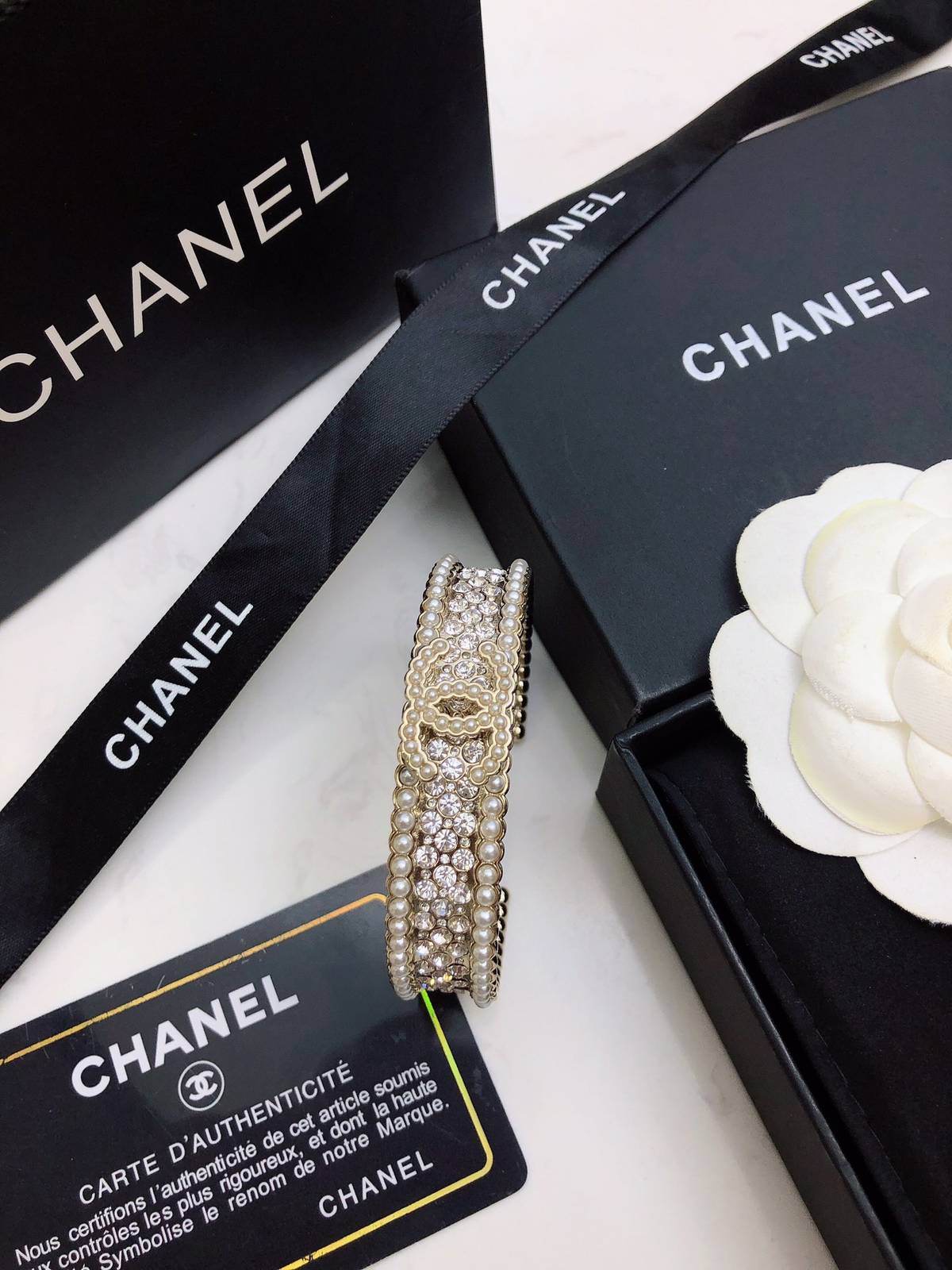 CHANEL シャネル レディース ブレスレット パール チェーンモチーフ ブランドブレスレット 上品なアクセサリー ゴールド - 画像 2