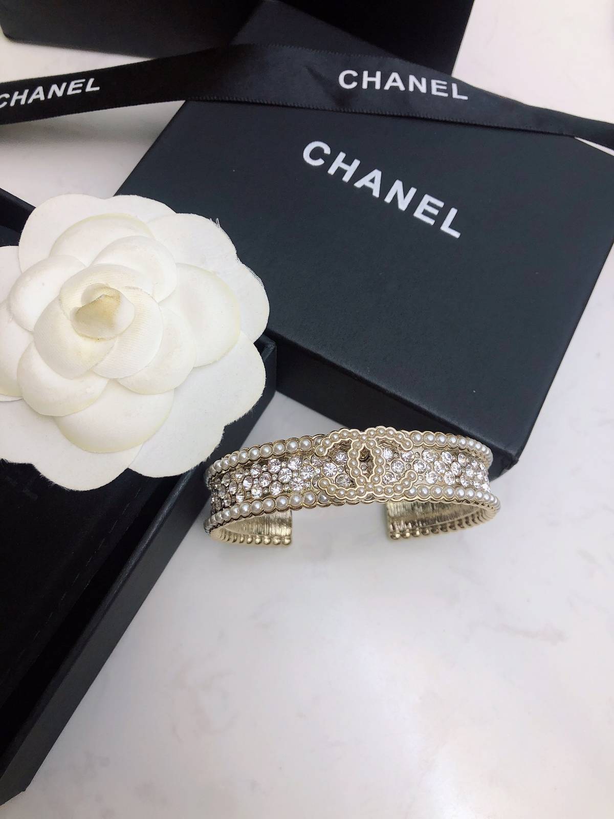 CHANEL シャネル レディース ブレスレット パール チェーンモチーフ ブランドブレスレット 上品なアクセサリー ゴールド - 画像 4