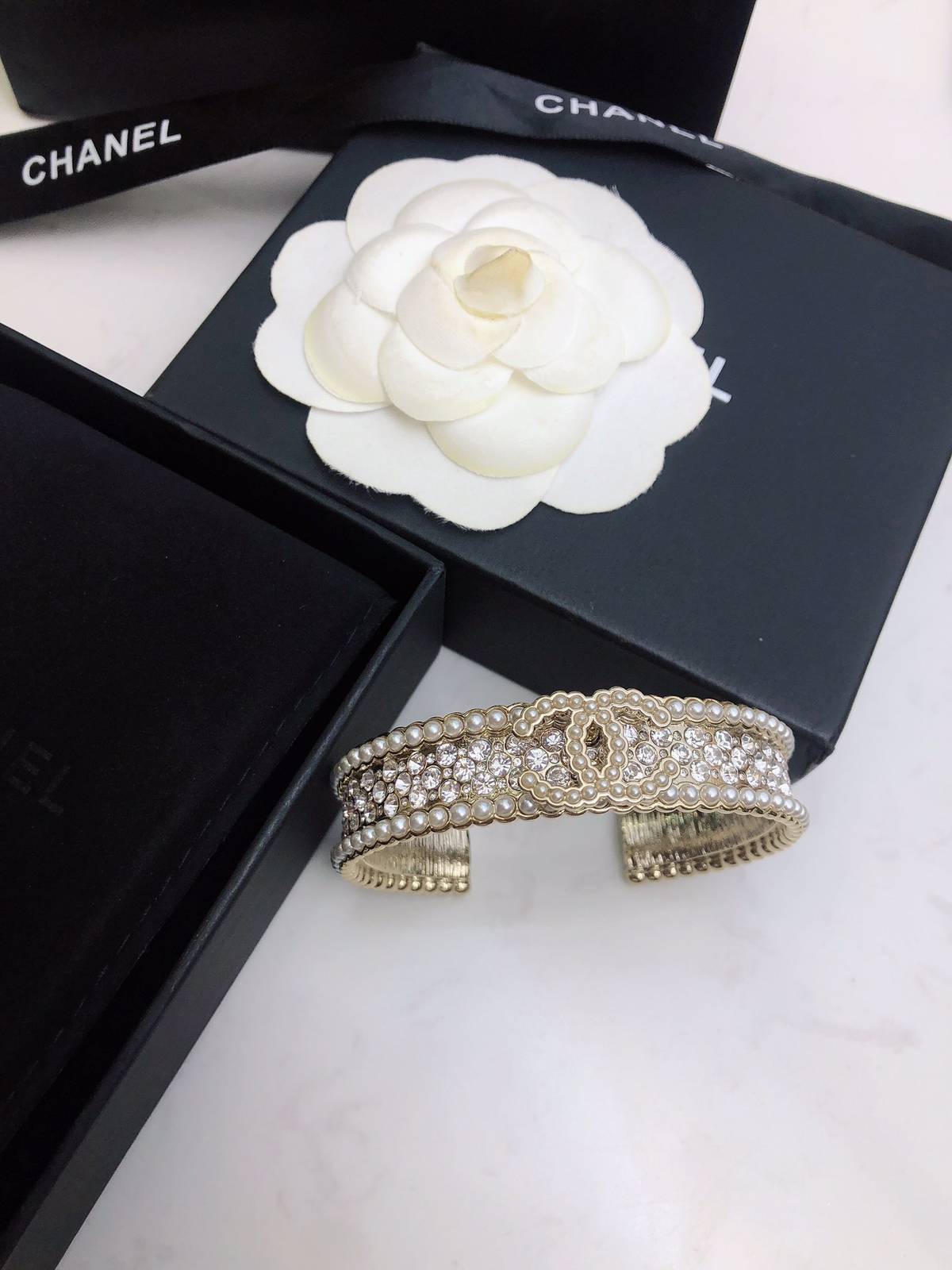 CHANEL シャネル レディース ブレスレット パール チェーンモチーフ ブランドブレスレット 上品なアクセサリー ゴールド - 画像 5