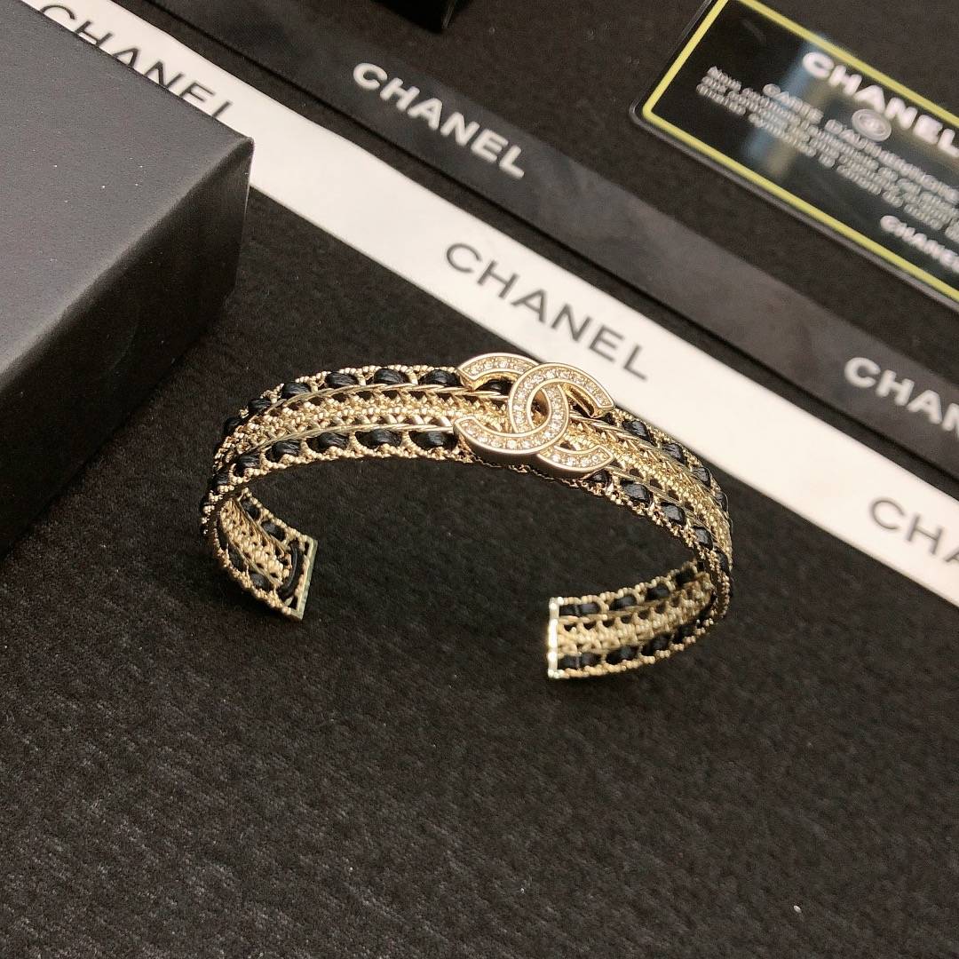 CHANEL シャネル レディース ブレスレット ロゴプレート チェーンモチーフ ブランドブレスレット ゴールド