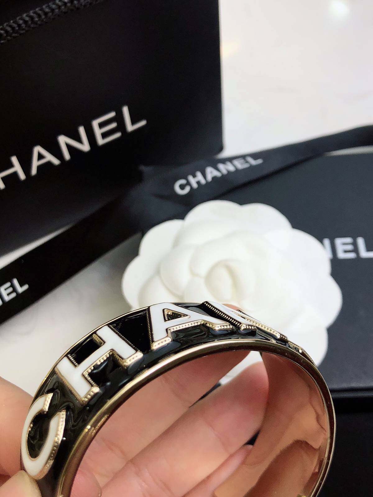 CHANEL シャネル レディース ブレスレット CCロゴ ブランドブレスレット 上品なアクセサリー ゴールド - 画像 2