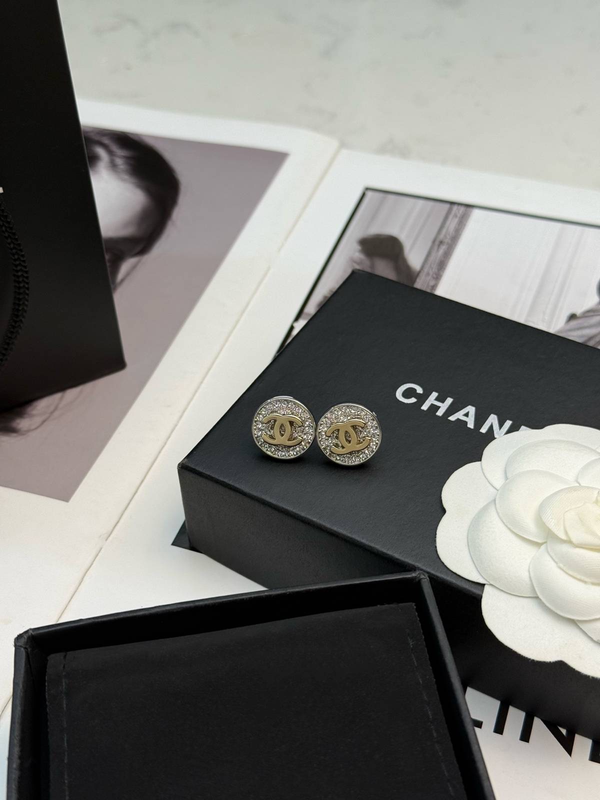 CHANEL シャネル レディース ピアス CCロゴ ダブルC ロゴピアス 上品なアクセサリー シルバー - 画像 3