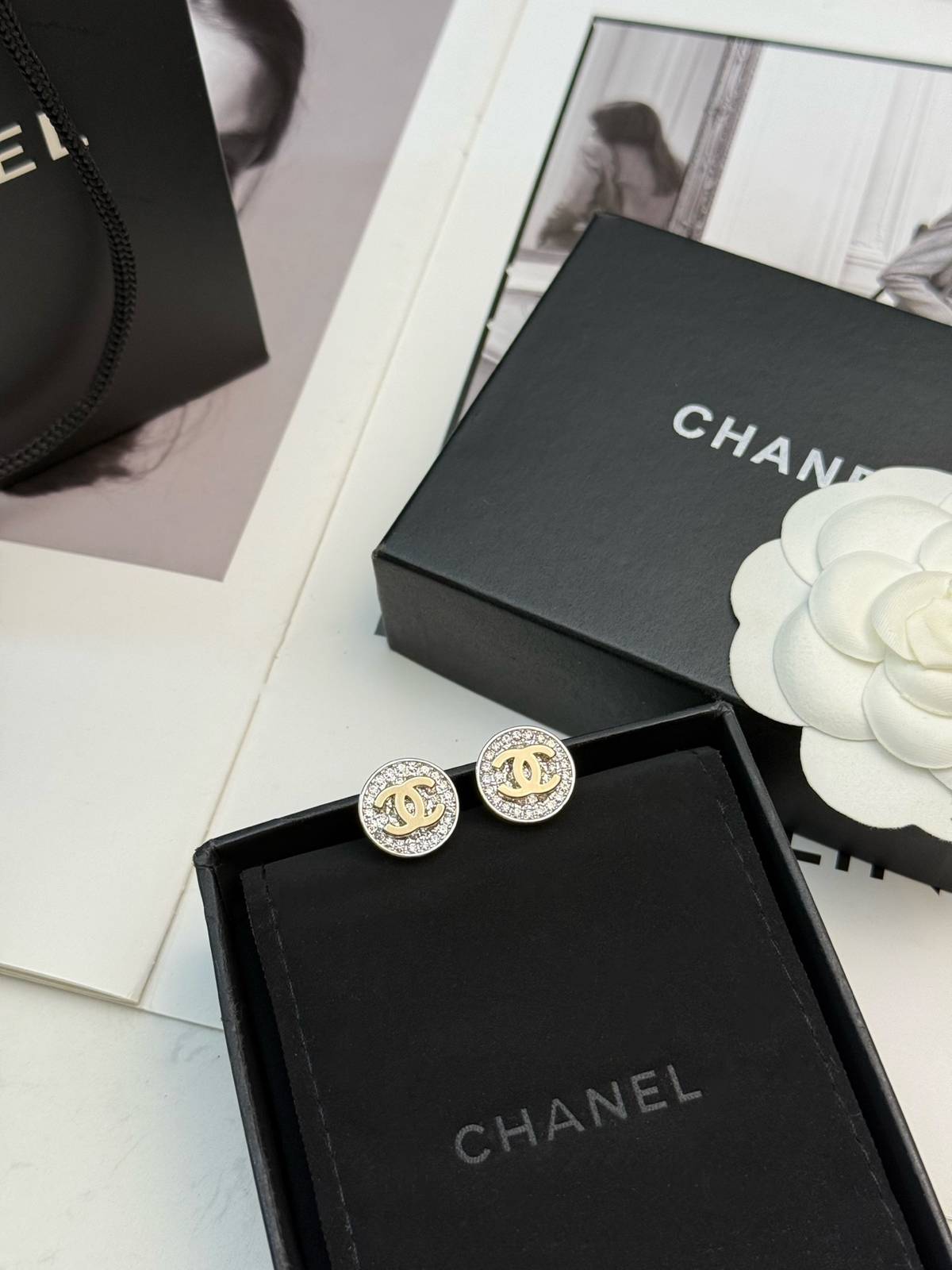 CHANEL シャネル レディース ピアス CCロゴ ダブルC ロゴピアス 上品なアクセサリー シルバー - 画像 4