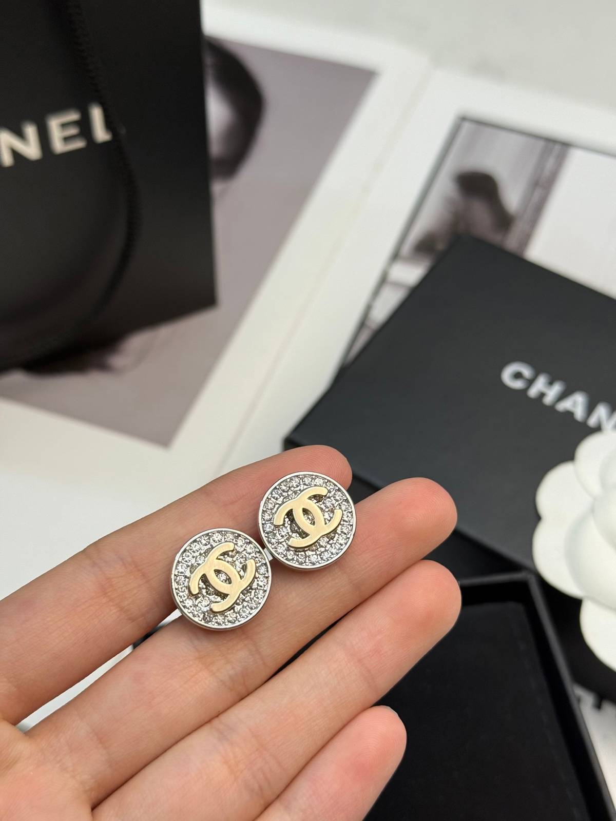 CHANEL シャネル レディース ピアス CCロゴ ダブルC ロゴピアス 上品なアクセサリー シルバー - 画像 7