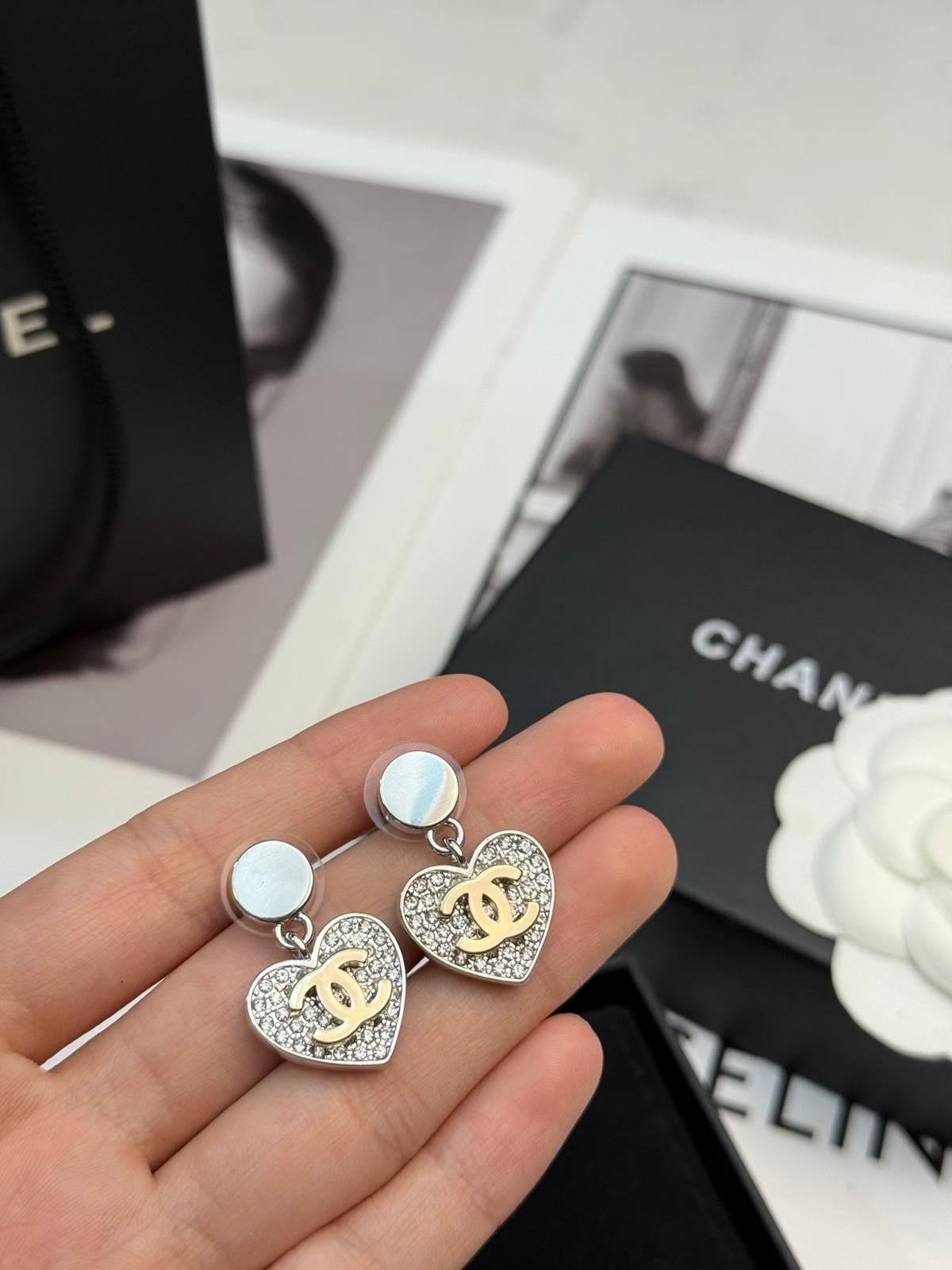 CHANEL シャネル レディース ピアス ロゴピアス シャネル ブランドピアス 上品なアクセサリー ホワイト - 画像 3