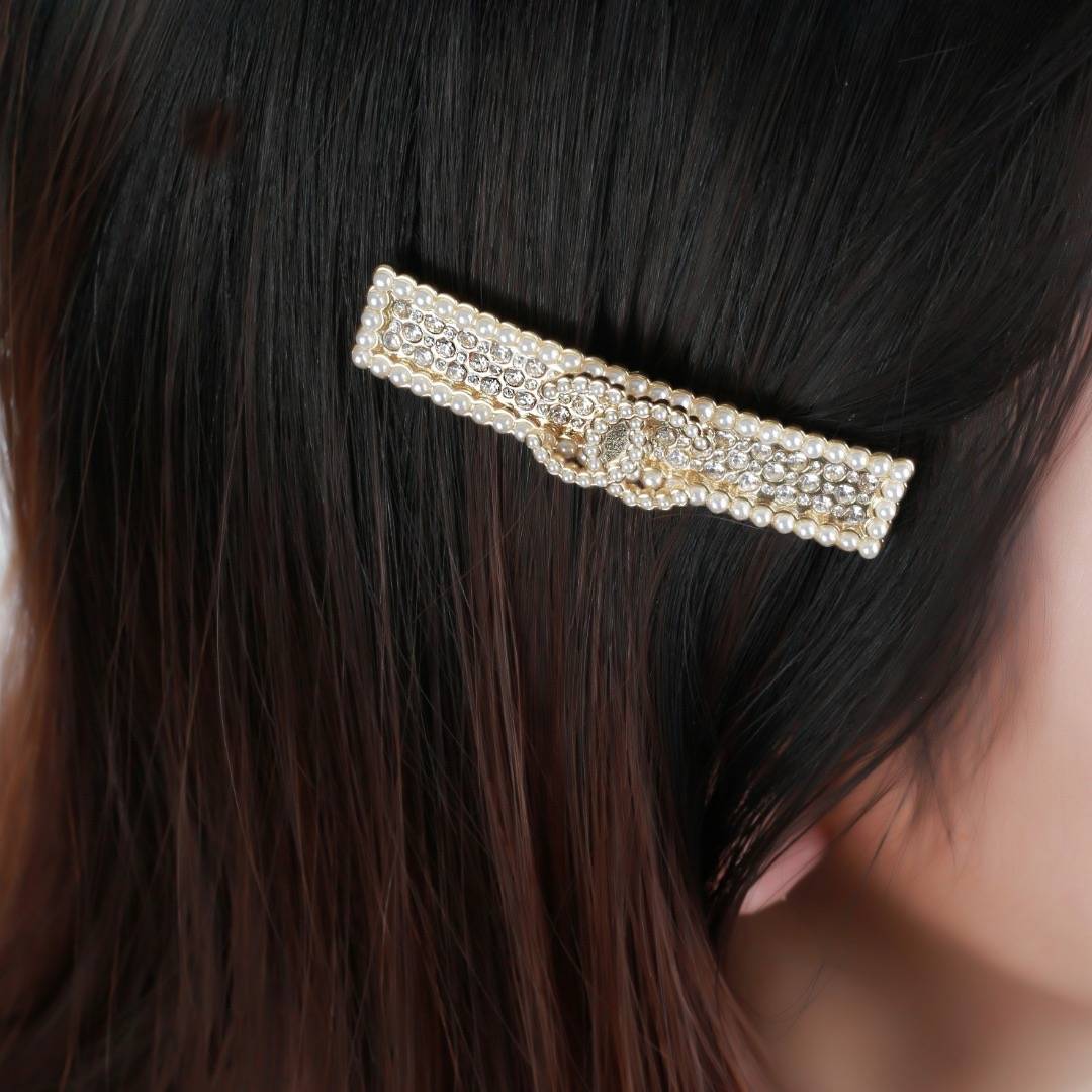 CHANEL シャネル レディース ブローチ ブランドブローチ ロゴプレート ブランドアクセサリー ゴールド