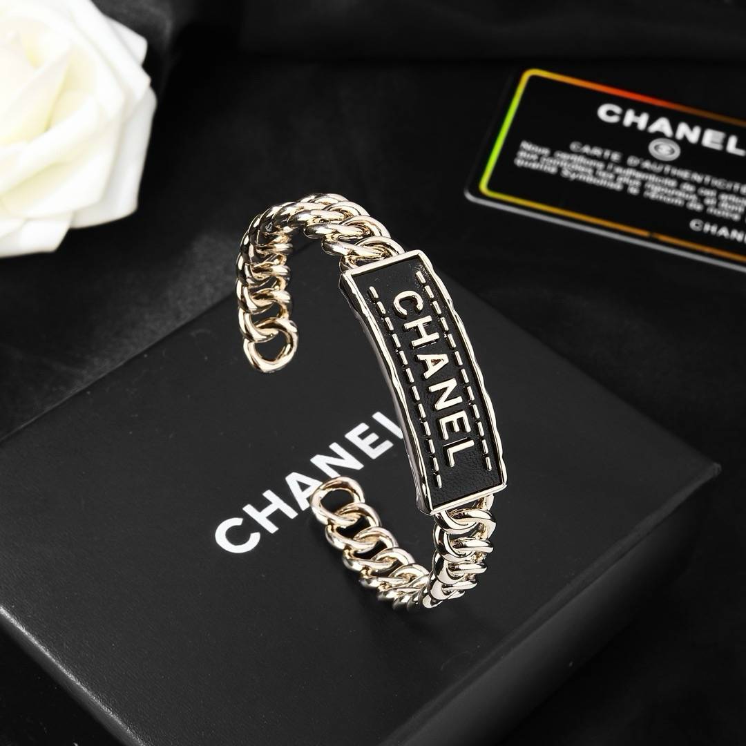 CHANEL シャネル レディース ブレスレット ロゴプレート チェーンモチーフ ブランドブレスレット シルバー