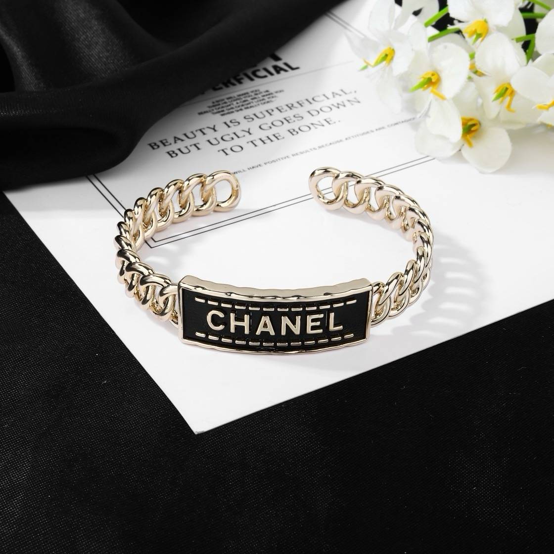 CHANEL シャネル レディース ブレスレット ロゴプレート チェーンモチーフ ブランドブレスレット シルバー - 画像 2