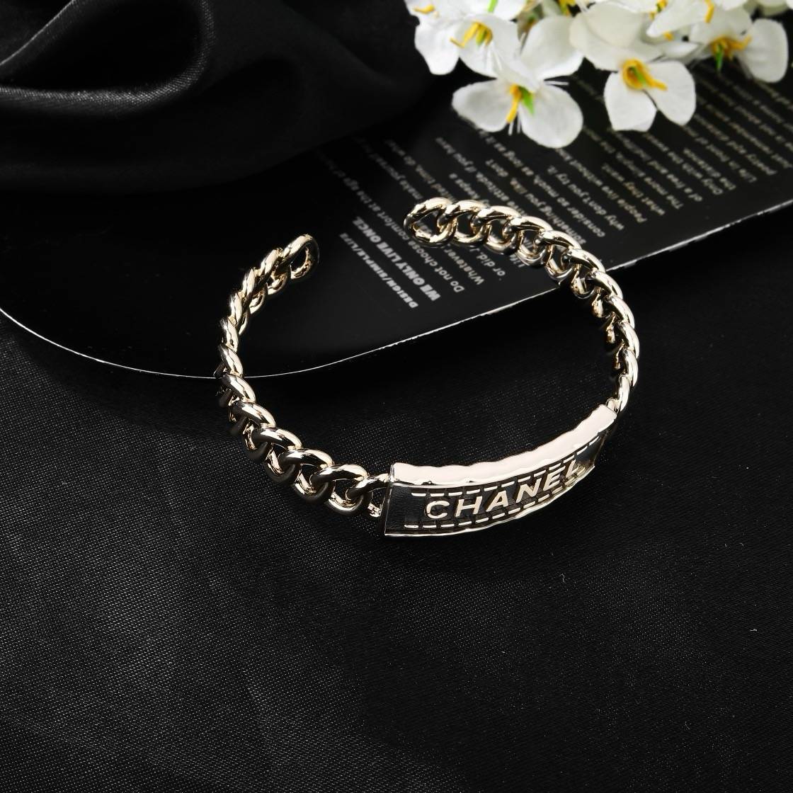 CHANEL シャネル レディース ブレスレット ロゴプレート チェーンモチーフ ブランドブレスレット シルバー - 画像 3
