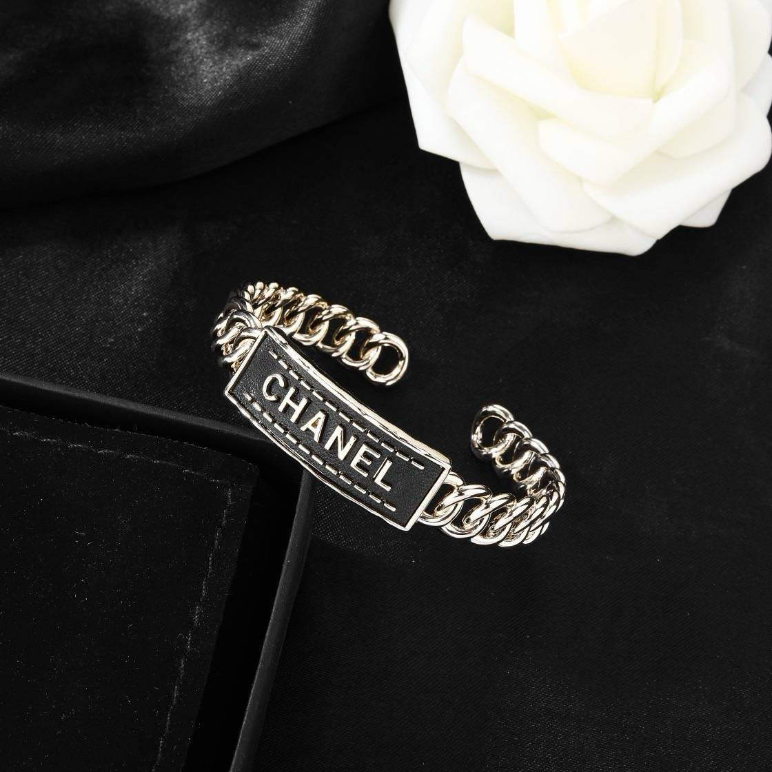 CHANEL シャネル レディース ブレスレット ロゴプレート チェーンモチーフ ブランドブレスレット シルバー - 画像 4