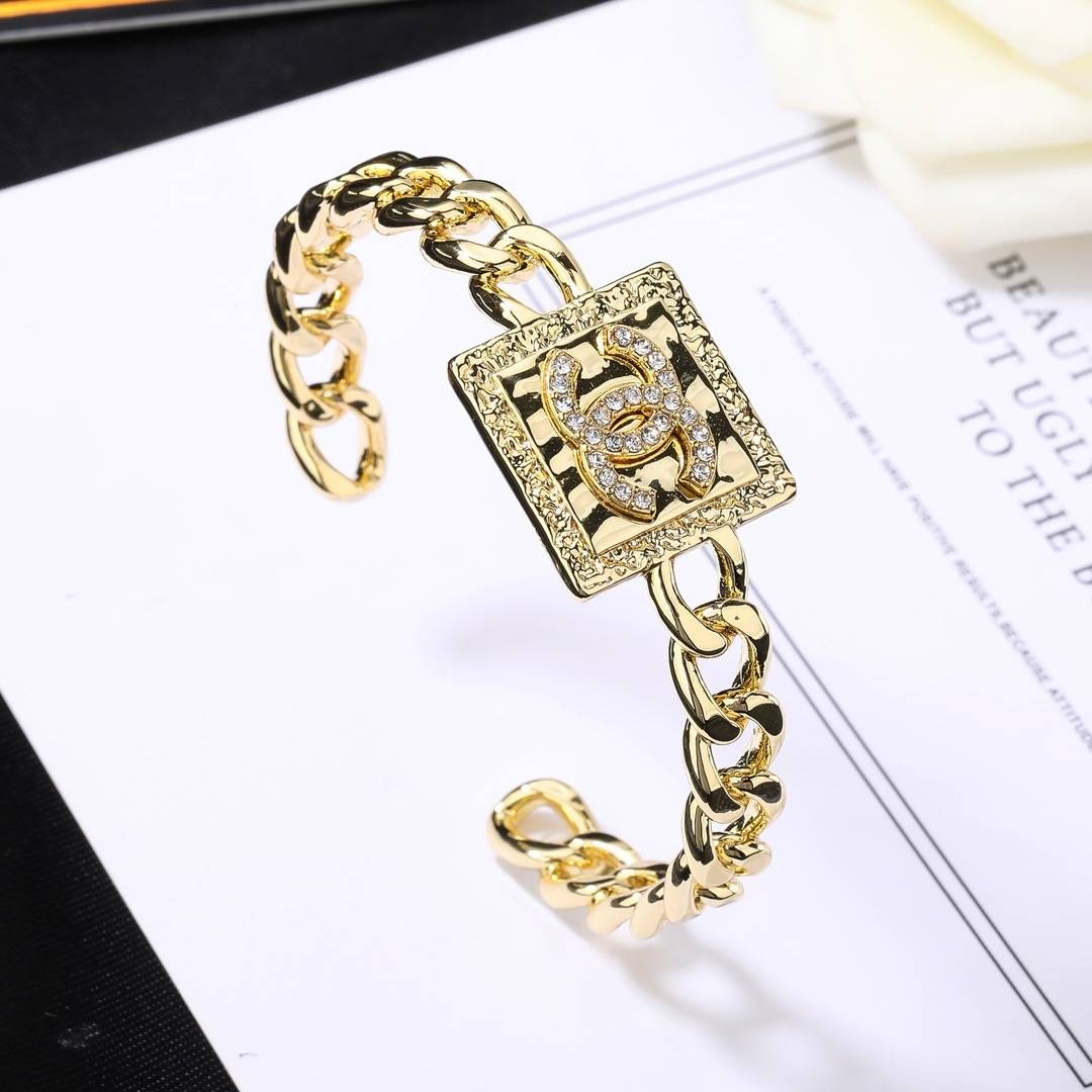 CHANEL シャネル レディース ブレスレット CCロゴ チェーンモチーフ ブランドブレスレット ゴールド