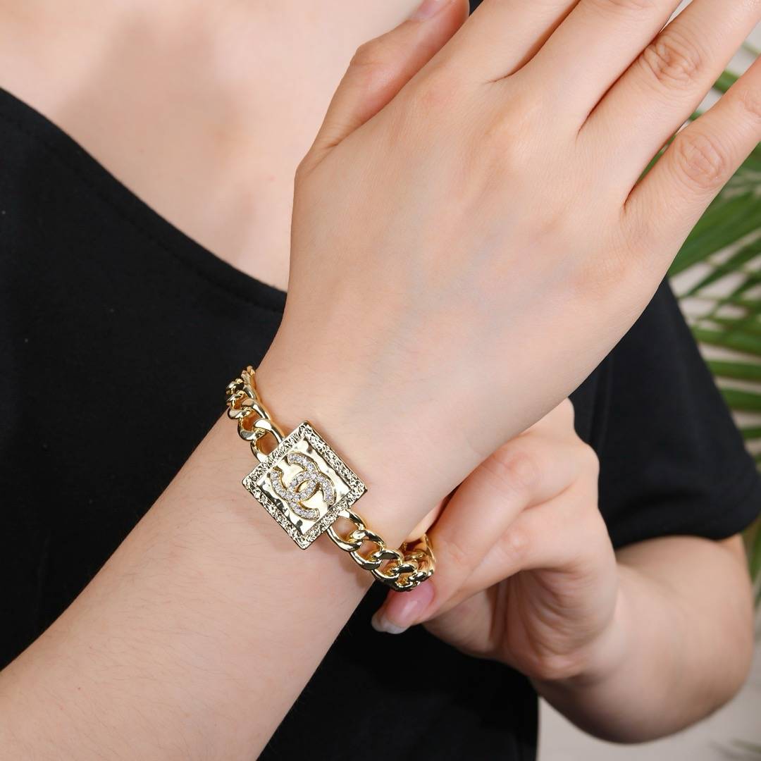 CHANEL シャネル レディース ブレスレット CCロゴ チェーンモチーフ ブランドブレスレット ゴールド - 画像 2