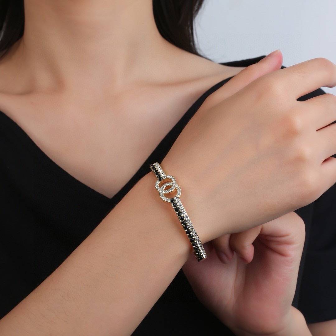 CHANEL シャネル レディース ブレスレット CCロゴ ダブルC チェーンモチーフ ブランドブレスレット ゴールド - 画像 2