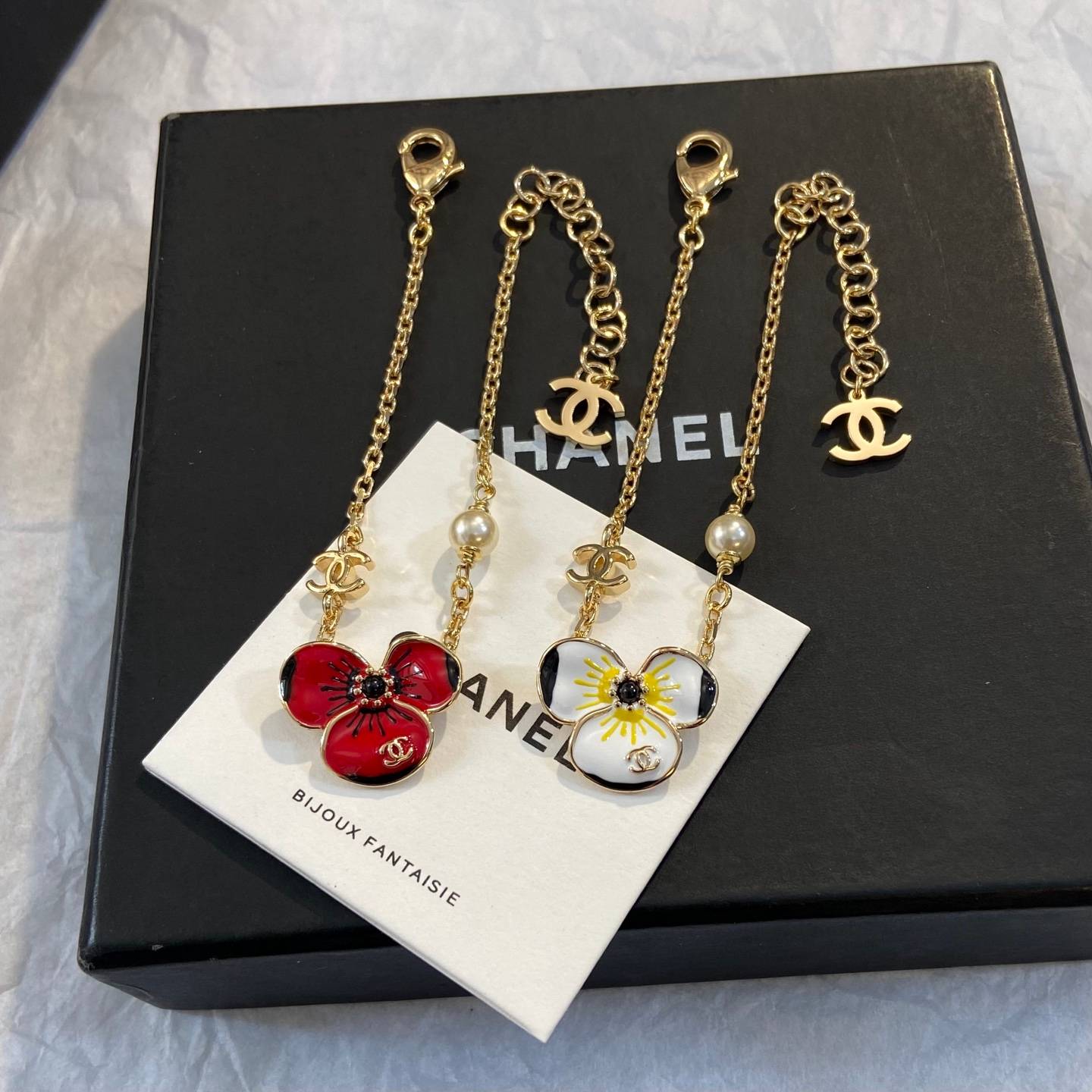 CHANEL シャネル レディース ブレスレット ロゴプレート フラワーモチーフ ブランドブレスレット ゴールド