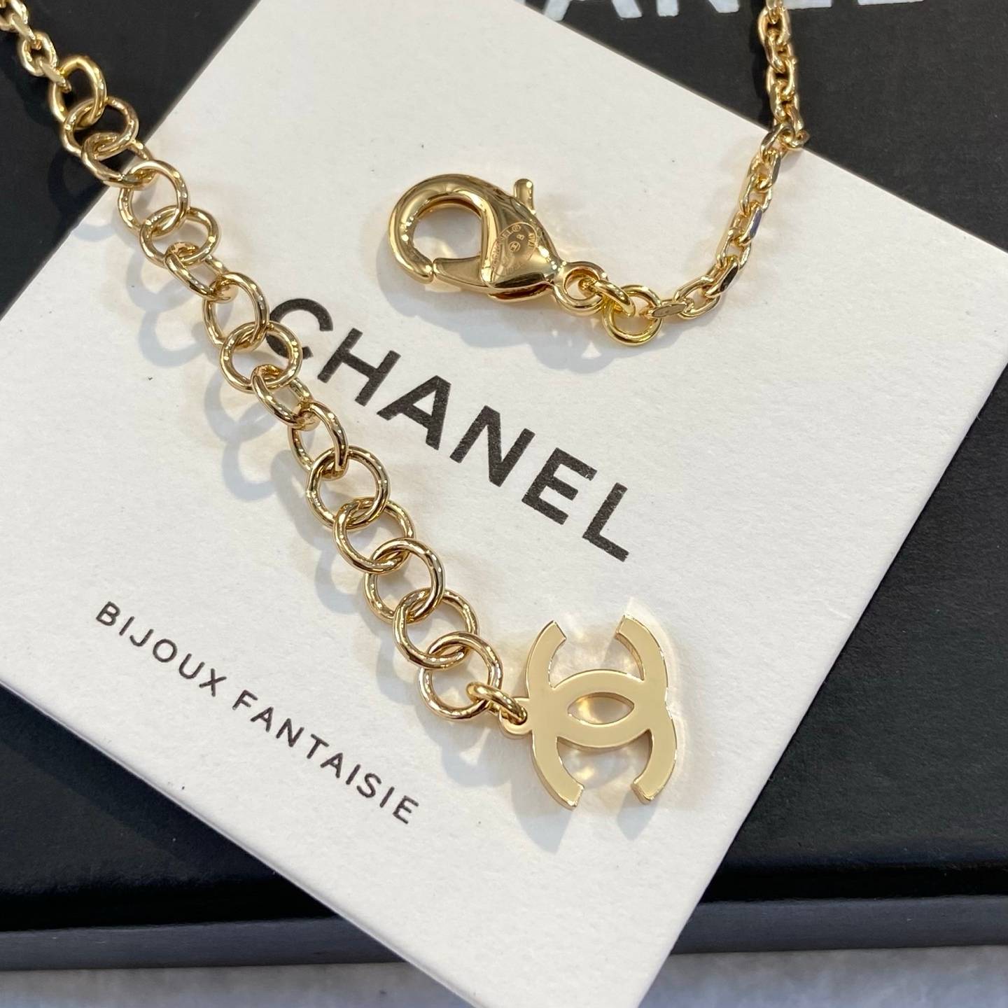 CHANEL シャネル レディース ブレスレット ロゴプレート フラワーモチーフ ブランドブレスレット ゴールド - 画像 3