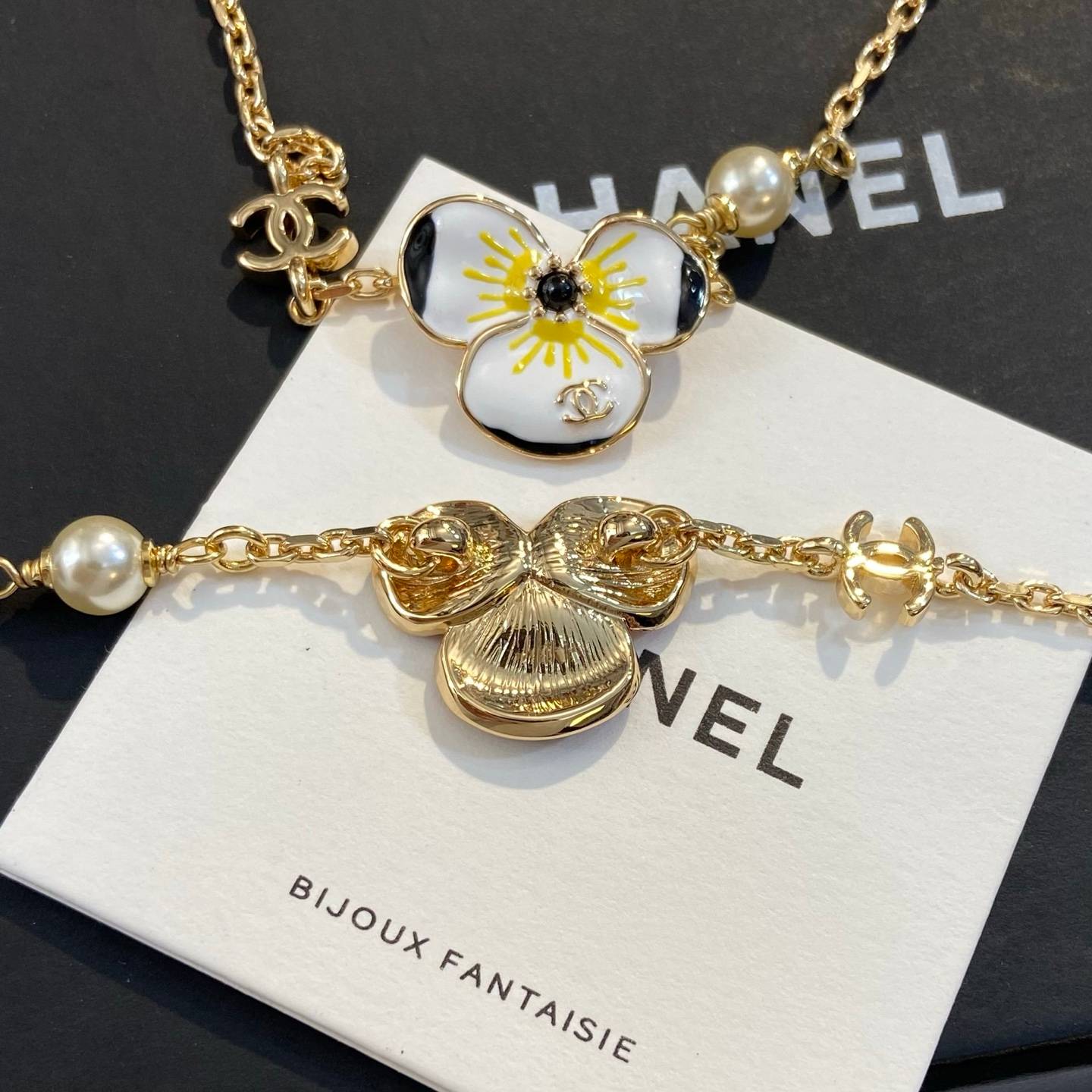 CHANEL シャネル レディース ブレスレット ロゴプレート フラワーモチーフ ブランドブレスレット ゴールド - 画像 4