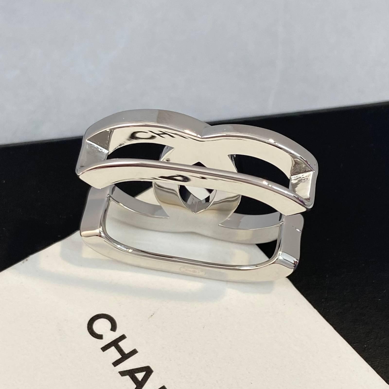 CHANEL シャネル レディース ブローチ CCロゴ チェーンモチーフ ブランドブローチ シルバー - 画像 7
