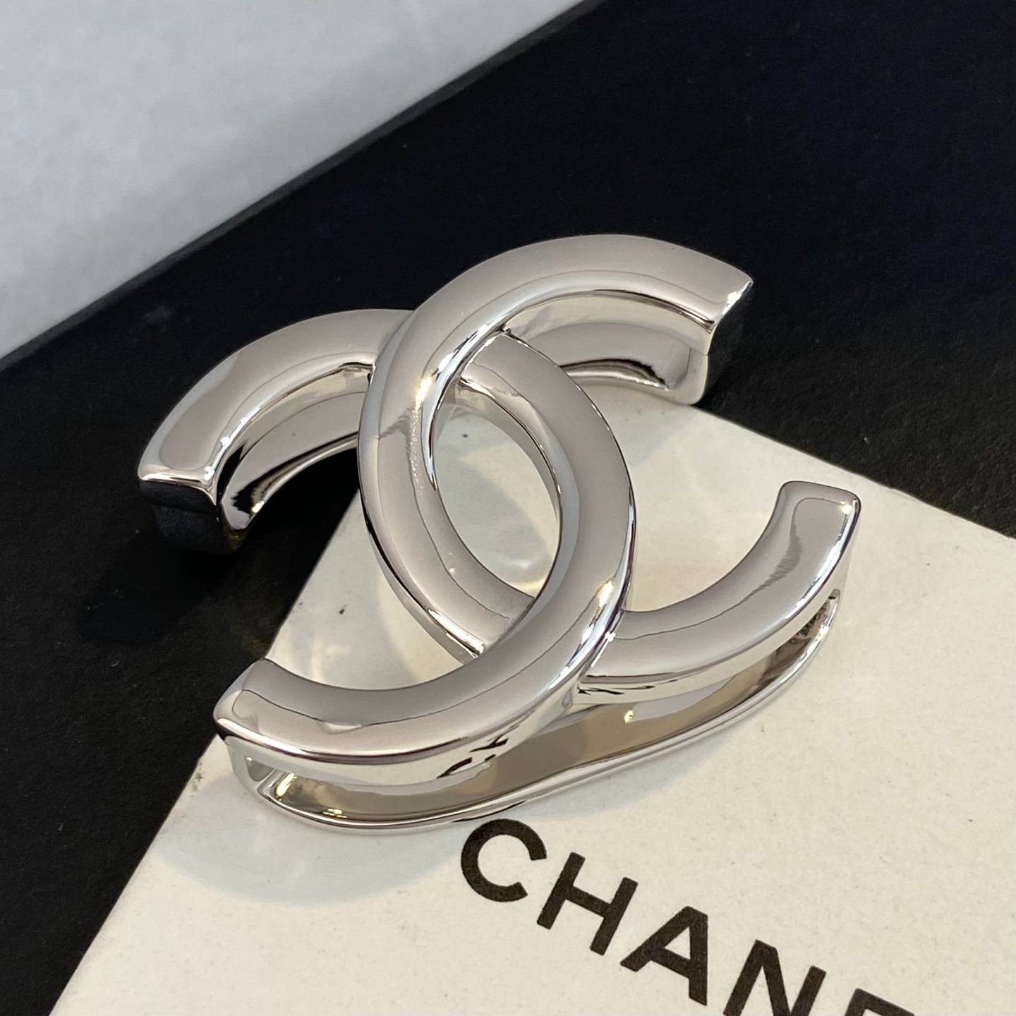 CHANEL シャネル レディース ブローチ CCロゴ チェーンモチーフ ブランドブローチ シルバー - 画像 8