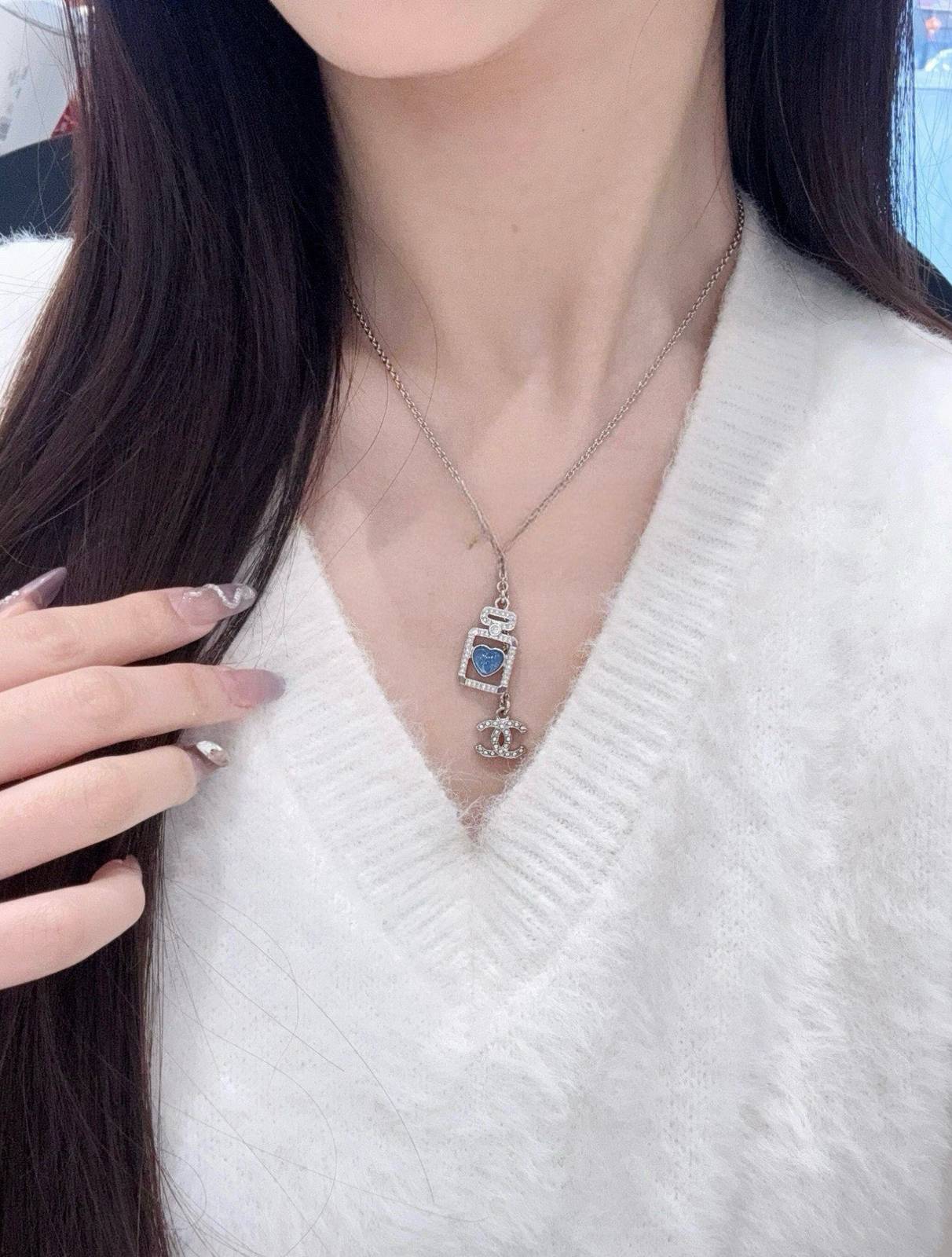 CHANEL シャネル レディース ネックレス ブランドネックレス ロゴプレート ブランドジュエリー シルバー - 画像 4