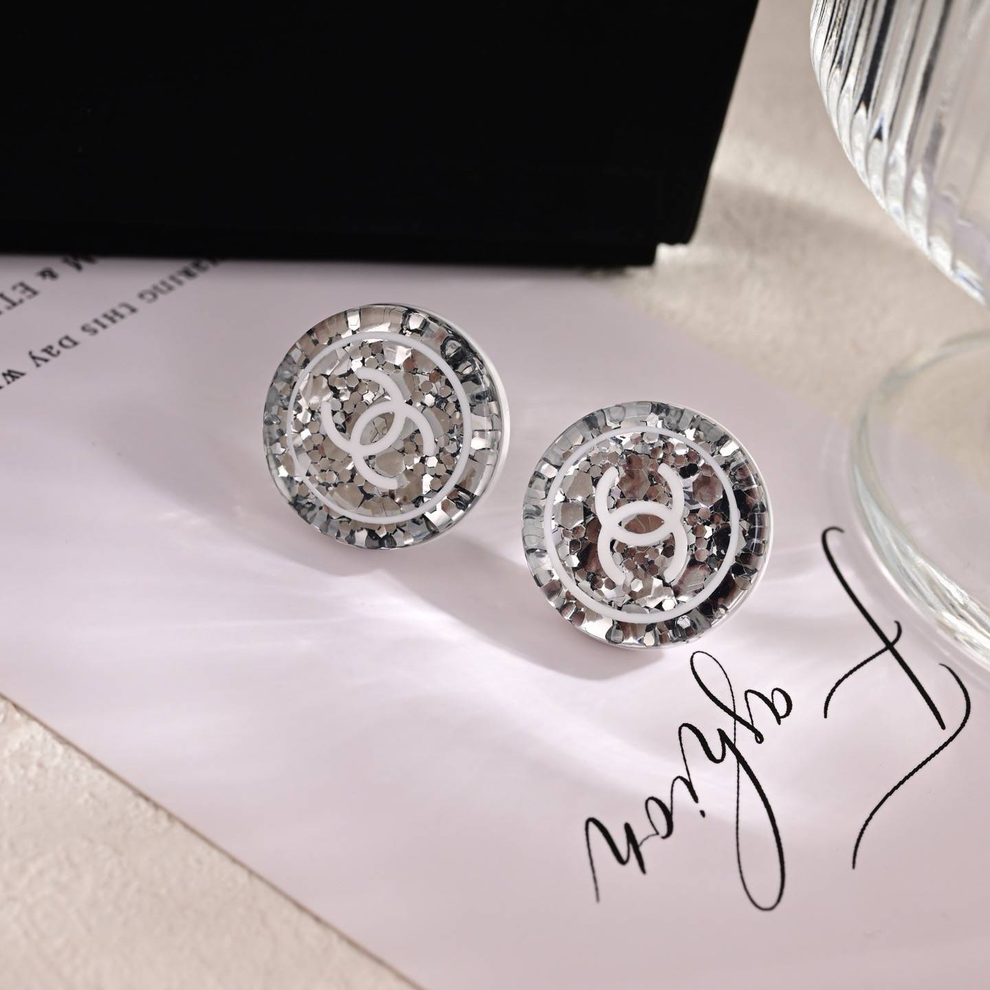 CHANEL シャネル レディース ピアス CCロゴ ダブルC ブランドピアス 上品なアクセサリー シルバー - 画像 2