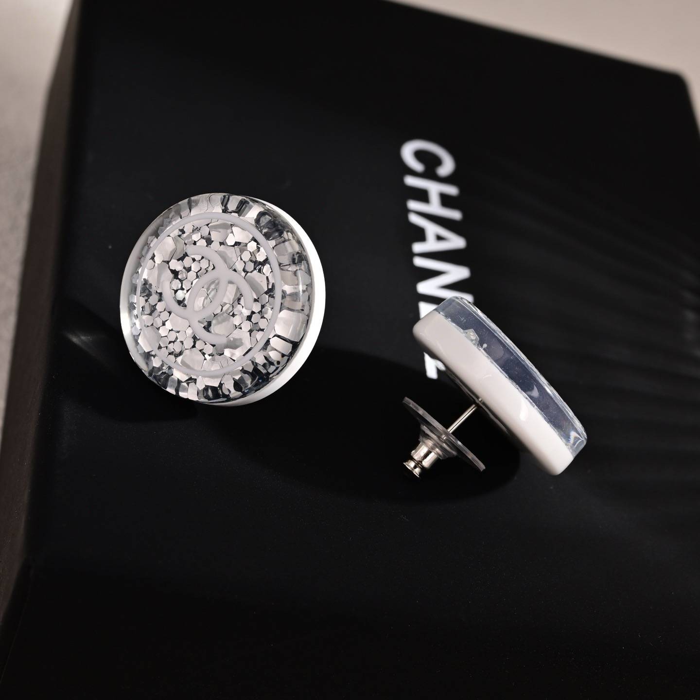 CHANEL シャネル レディース ピアス CCロゴ ダブルC ブランドピアス 上品なアクセサリー シルバー - 画像 3