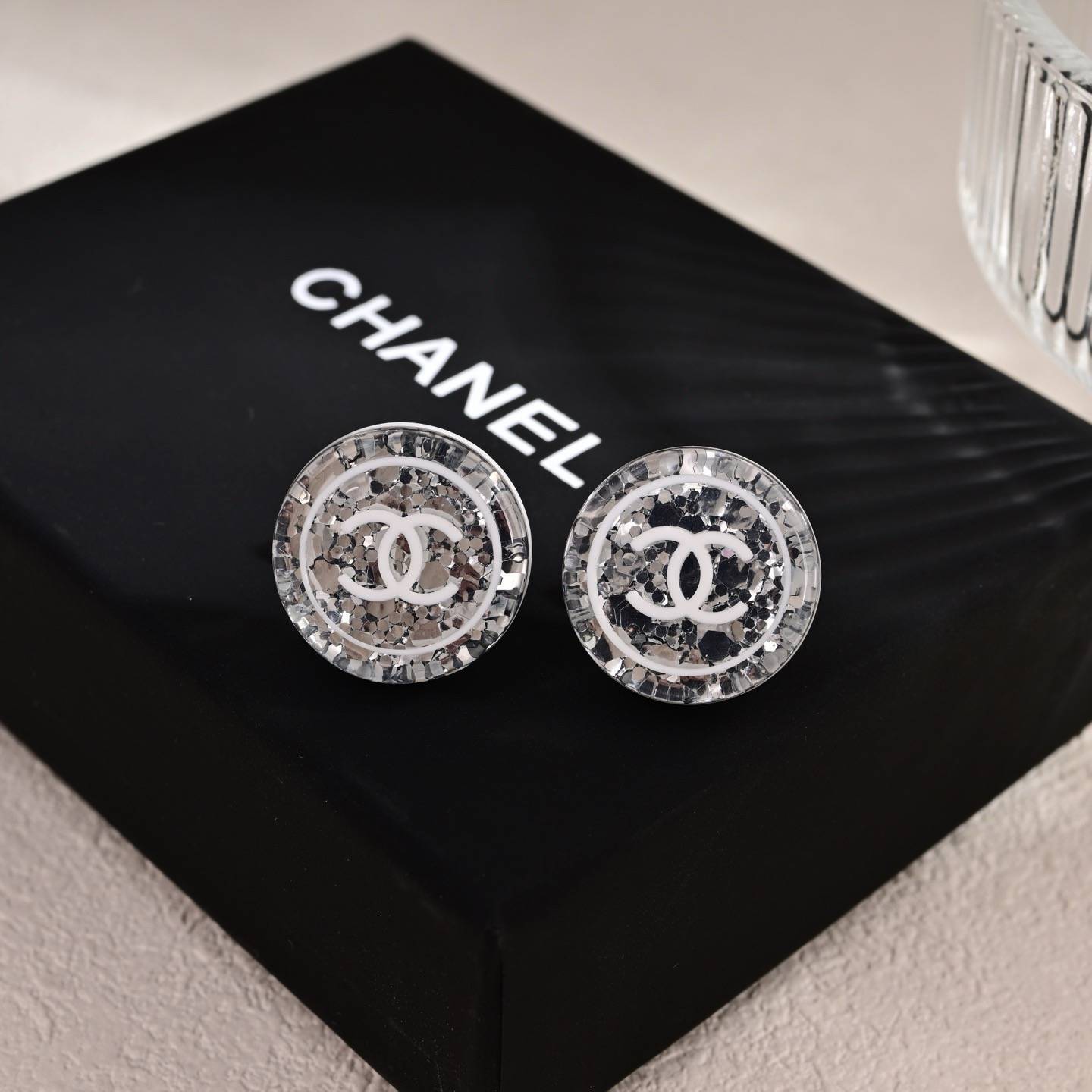 CHANEL シャネル レディース ピアス CCロゴ ダブルC ブランドピアス 上品なアクセサリー シルバー - 画像 4